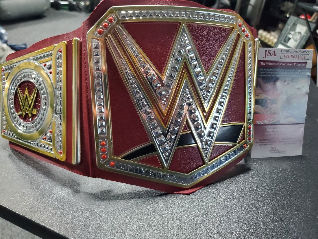 WWF Hulk Hogan Championship belt AUTOGRAPH with JSA cer (1 of 3)