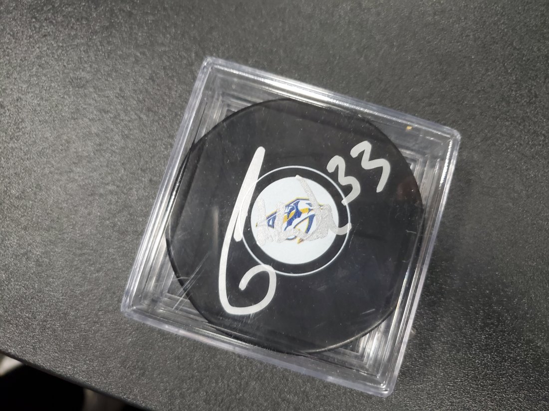Colin Wilson Signed Nashville Predators Hockey Puck Aut: Colin Wilson Signed Nashville Predators Hockey Puck Auto