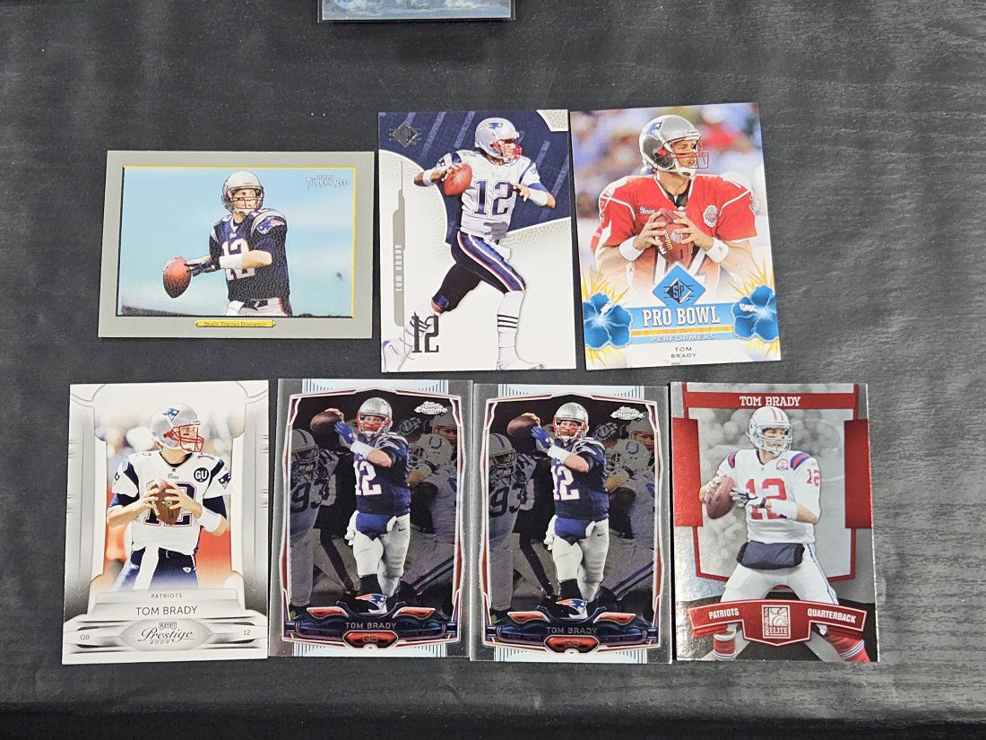 7 Tom Brady Cards including topps chrome and more. (1 of 1)
