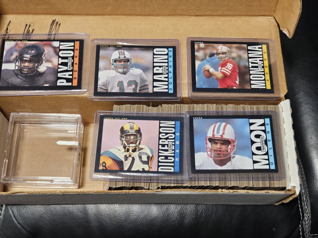 1985 Topps Football Set complete NICE! Moon RC Payton, Montana, Marinio: 1985 Topps Football Set complete NICE! Moon RC Payton, Montana, Marinio