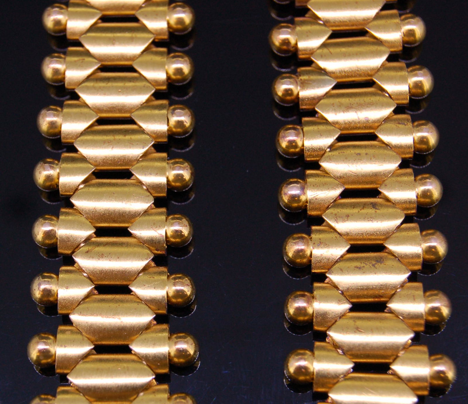 PAIR OF 19th CENTURY LINK BRACELETS: PAIR OF 19TH CENTURY FANCY LINK BRACELETS, the bracelets can link together as a necklace. L. 18.2 cm. 62 grams. With a fitted box.