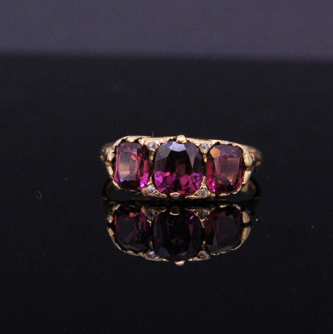 ANTIQUE 3-STONE GARNET RING (1 of 3)