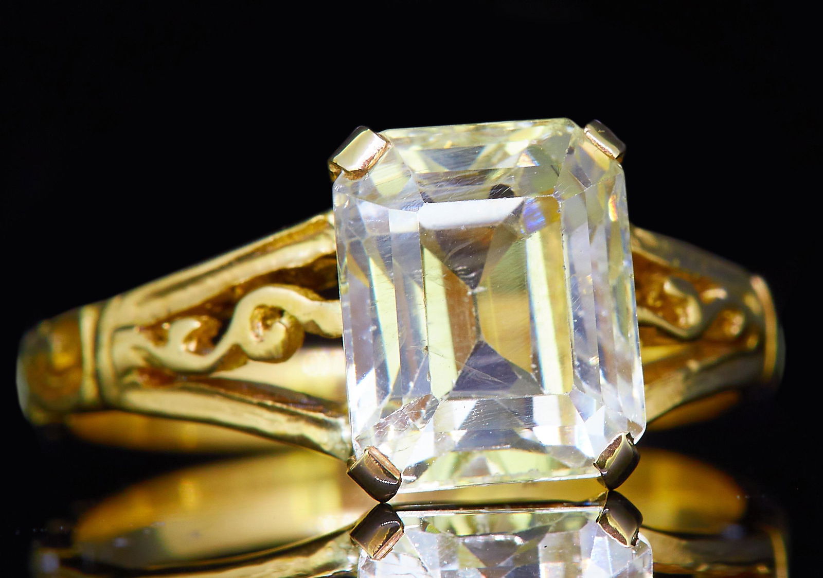 YELLOW SAPPHIRE SOLITAIRE RING (1 of 1)