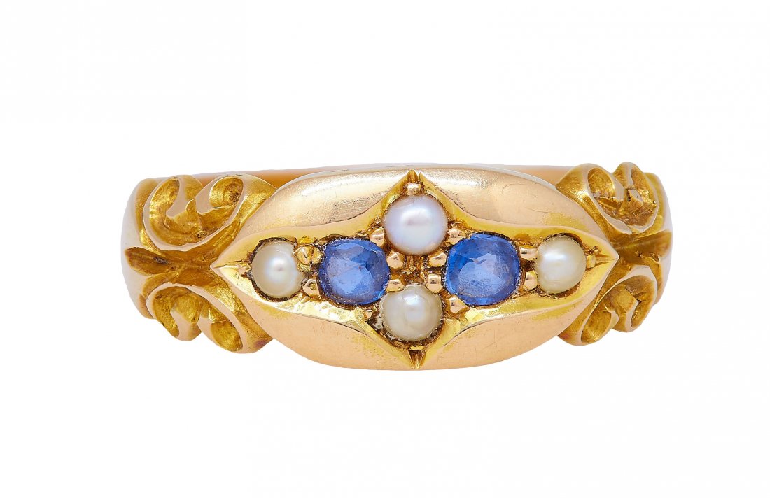 ANTIQUE SAPPHIRE AND PEARL RING: ANTIQUE SAPPHIRE AND PEARL RING, in 15 ct. gold. Set with 2 blue sapphires, flanked with 4 pearls. the shoulders of scrolling design. Size L. 3.8 grams.