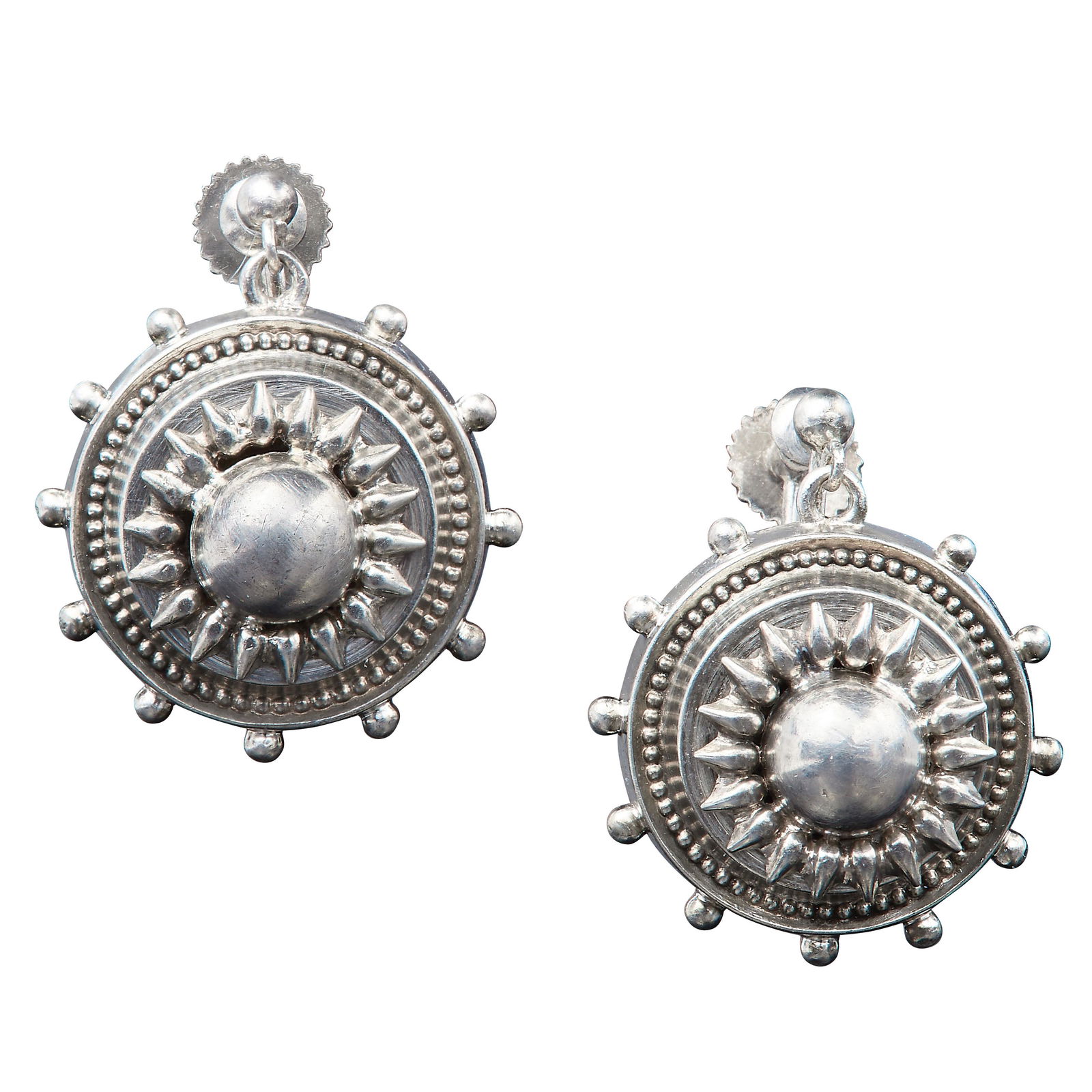 PAIR OF DROP EARRINGS: PAIR OF DROP EARRINGS, the drop of round design, with a cluster relief applique. L. 2.6 cm. 6.9 grams.