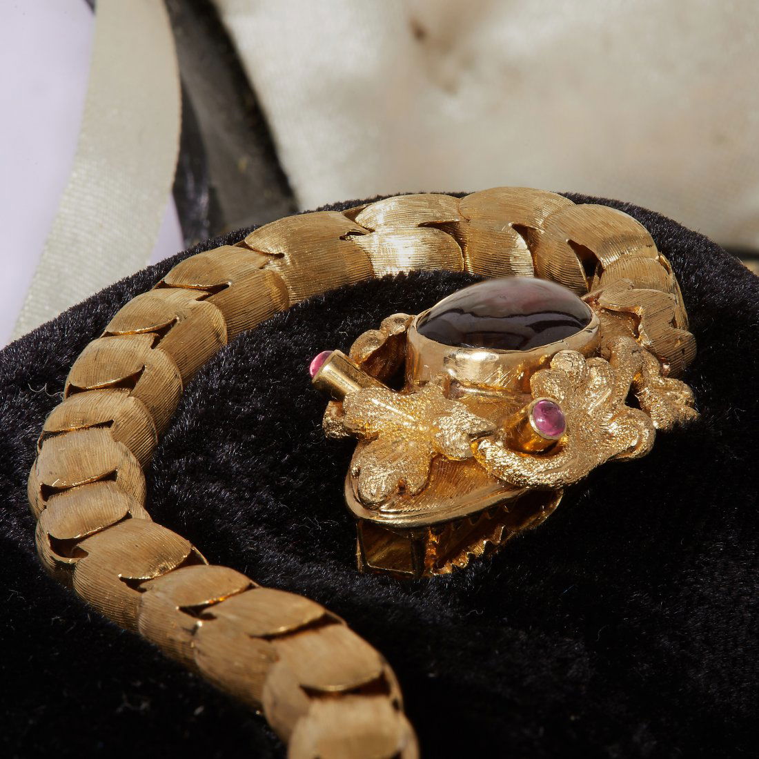 ANTIQUE VICTORIAN GARNET SNAKE BRACELET (1 of 2)