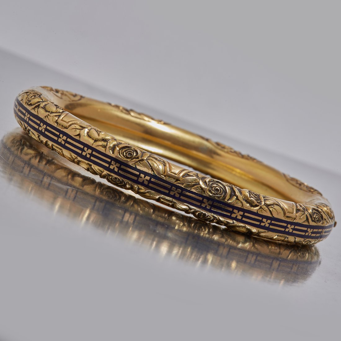 GOLD AND ENAMEL HINGED BANGLE (1 of 1)