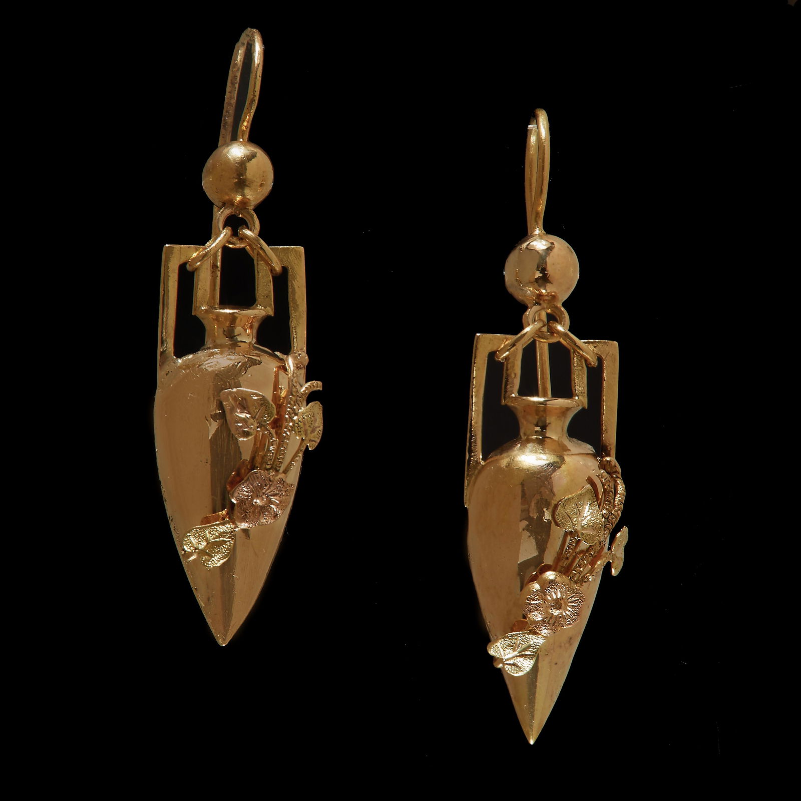 NO RESERVE, ANTIQUE VICTORIAN PAIR OF AMPHORA DROP EARRINGS: NO RESERVE, ANTIQUE VICTORIAN PAIR OF AMPHORA DROP EARRINGS. l. 3.8 cm. 3.4 grams.