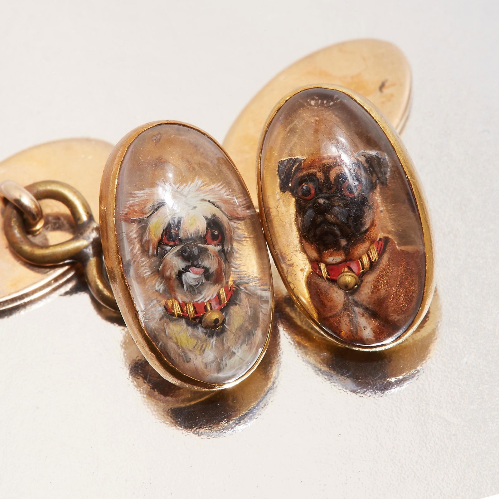 PAIR OF ESSEX CRYSTAL, REVERSE INTAGLIO DOG CUFFLINKS (1 of 2)