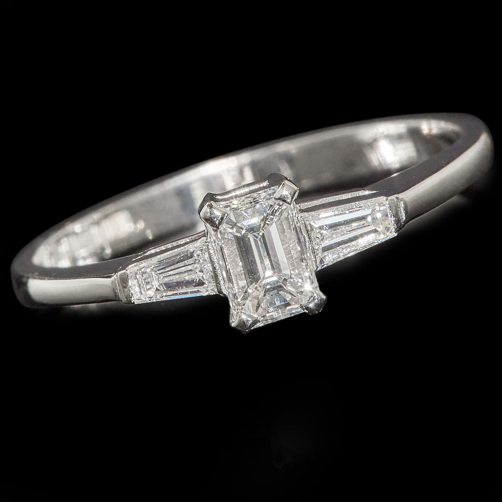 NO RESERVE, DIAMOND 3-STONE RING (1 of 1)