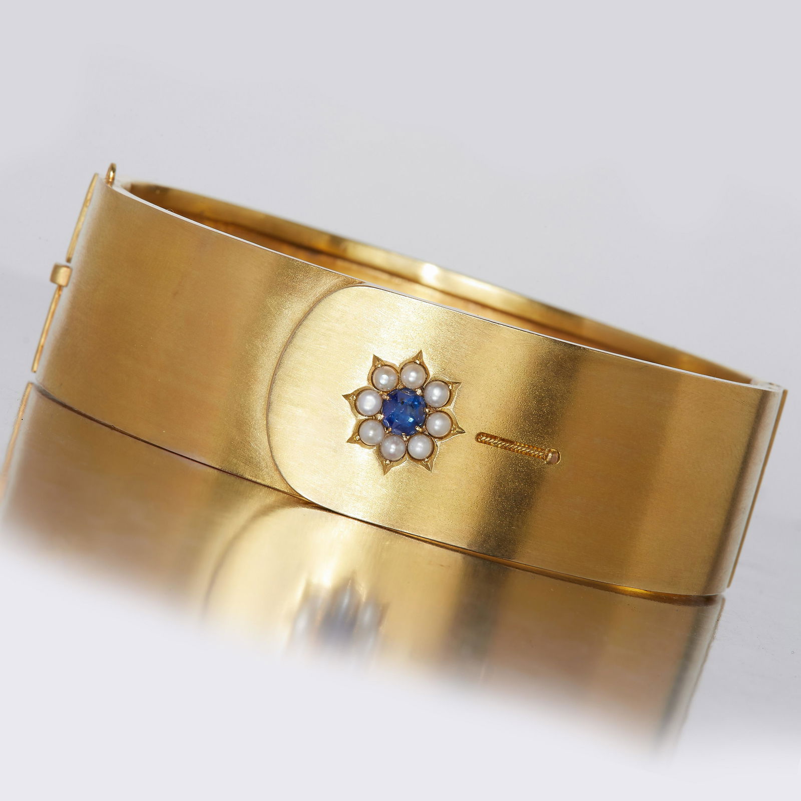 VICTORIAN SAPPHIRE AND PEARL HINGED BANGLE (1 of 2)