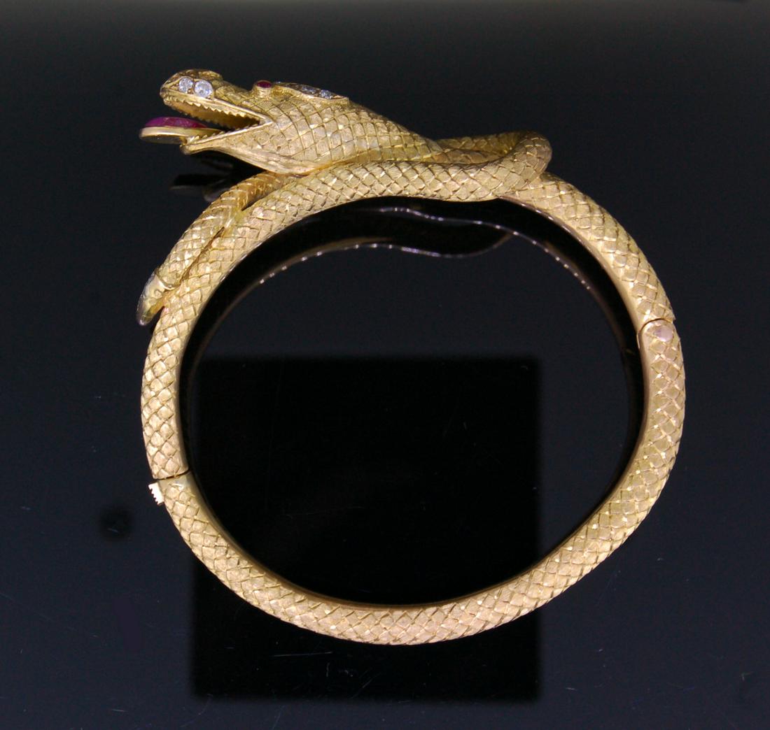 A 19th CENTURY CHINESE DRAGON BANGLE (1 of 4)