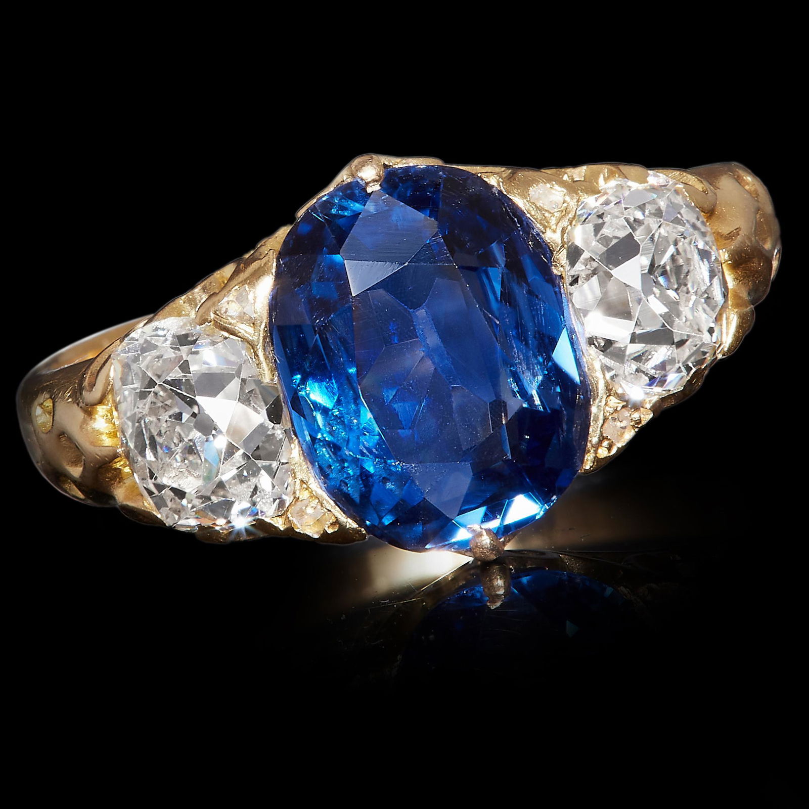 IMPORTANT SAPPHIRE AND DIAMOND 3-STONE RING (1 of 1)