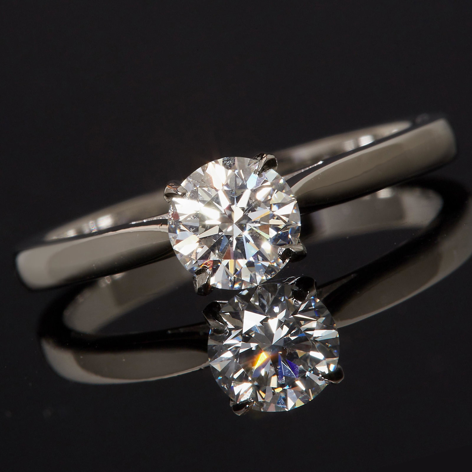 DIAMOND SOLITAIRE RING (1 of 1)