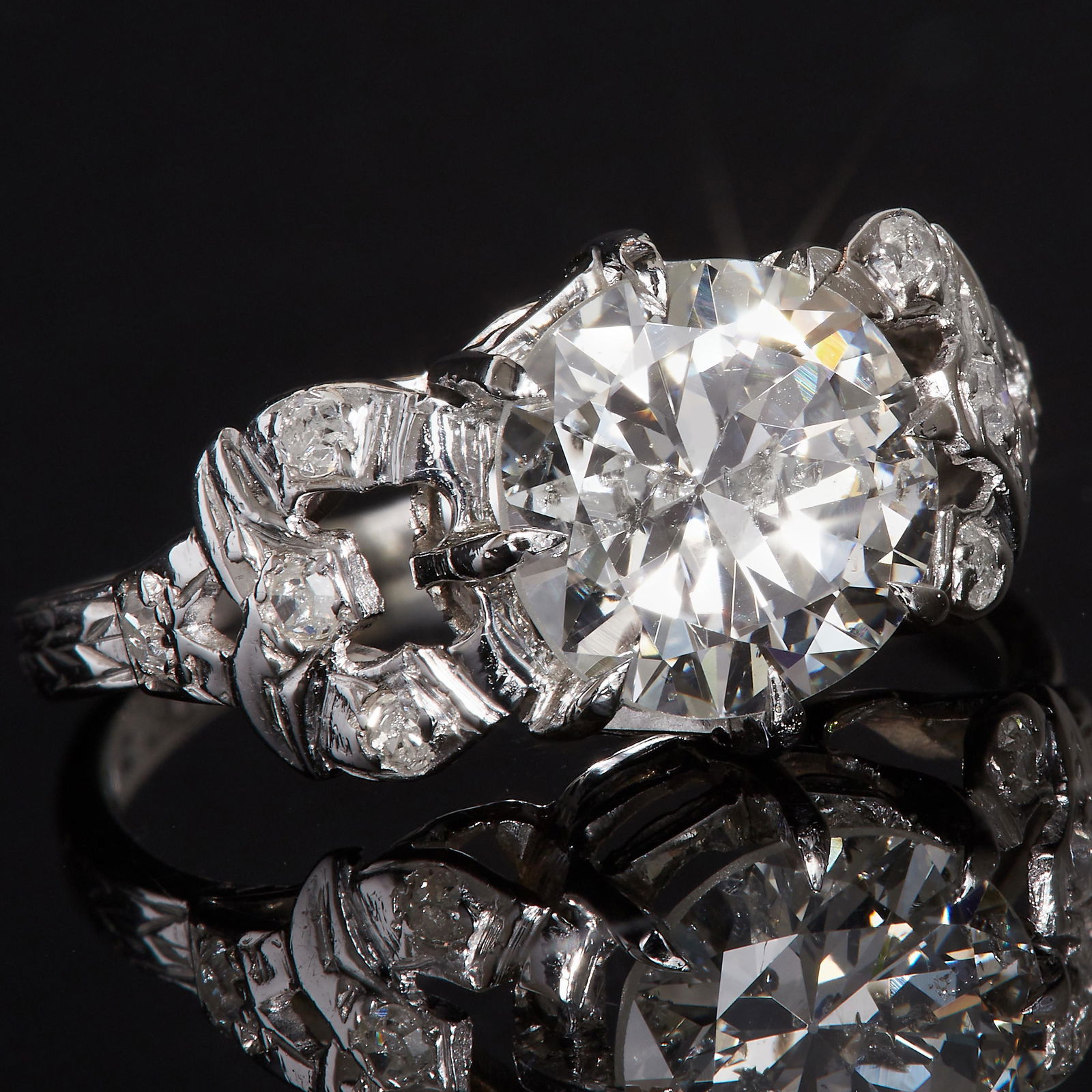 PLATINUM DIAMOND SOLITAIRE RING (1 of 1)