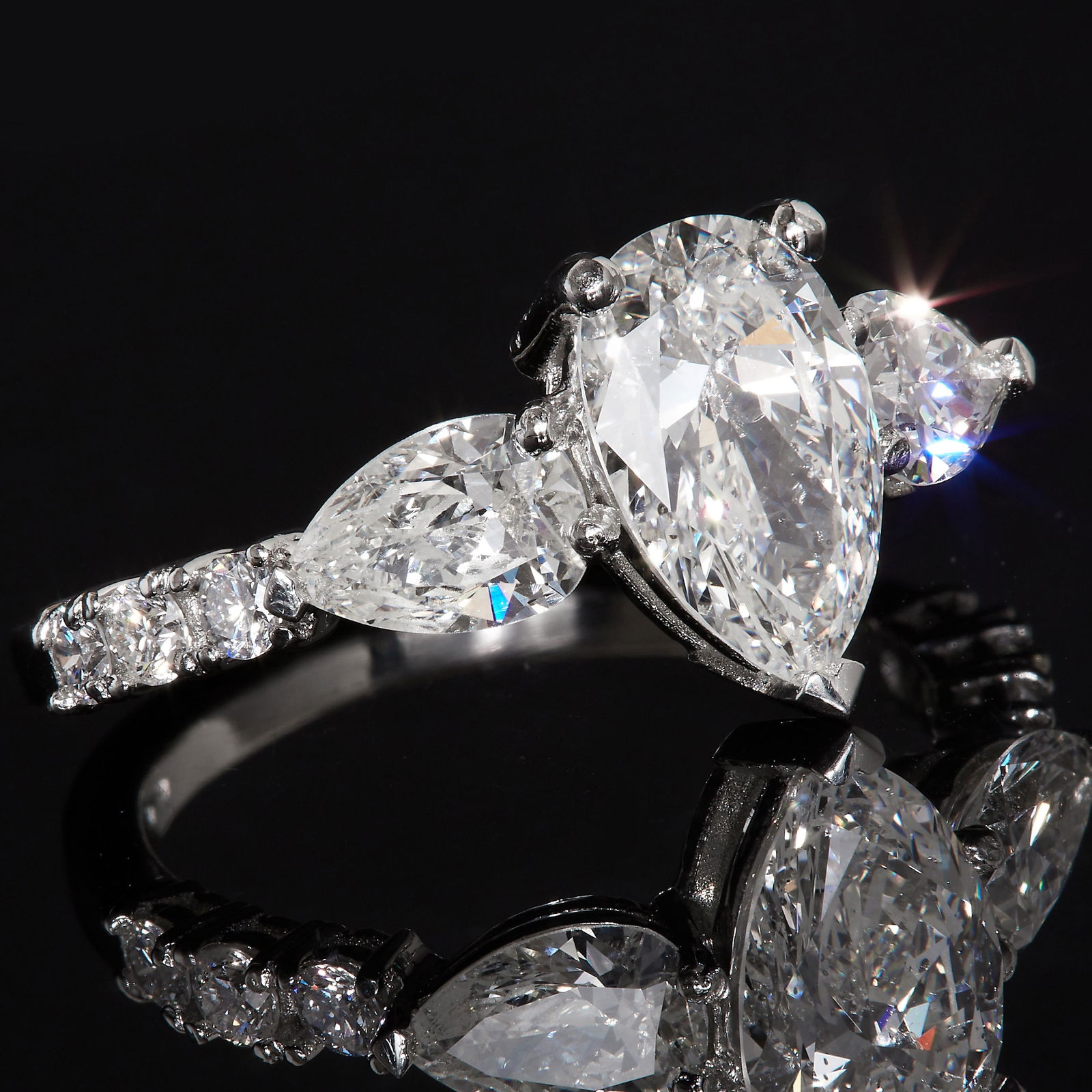 PEAR SHAPED DIAMOND RING (1 of 1)