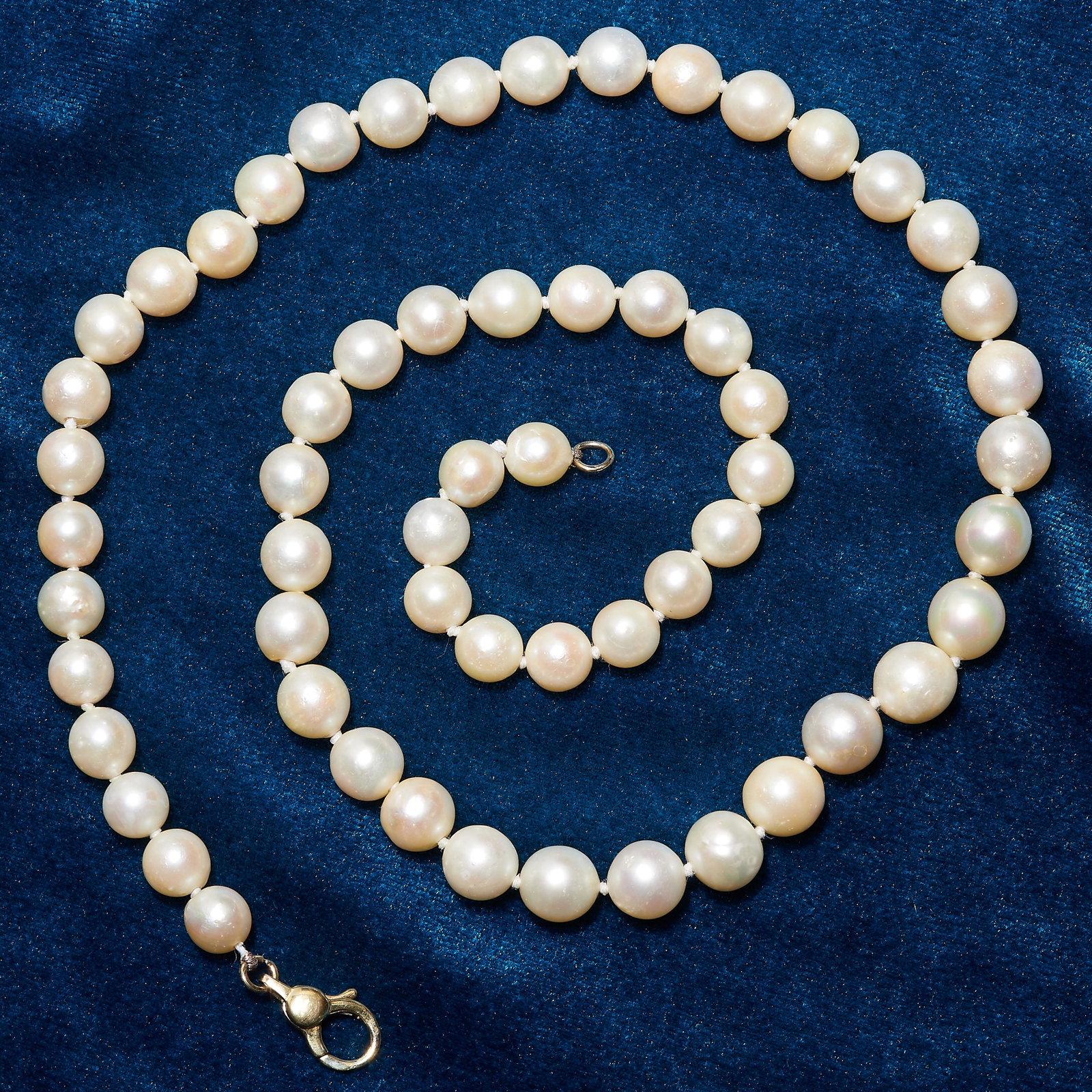 LARGE SOUTH SEA PEARL NECKLACE: LARGE SOUTH SEA PEARL NECKLACE, The large south sea pearls of approx. 10.26 - 8.3 mm. With good strong luster. L. 60 cm. 65.3 grams.