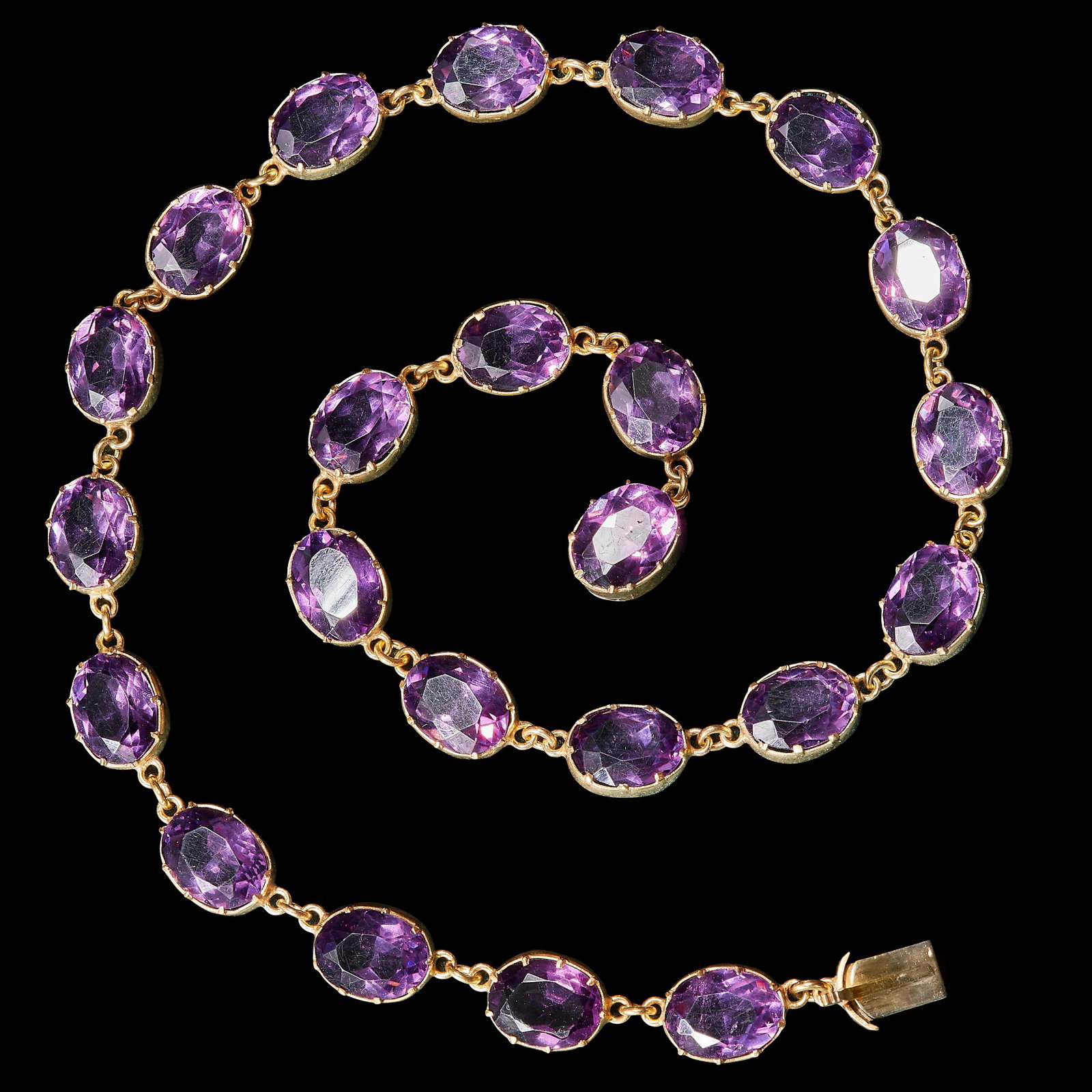 ANTIQUE RIVIERE NECKLACE: ANTIQUE RIVIERE NECKLACE. set with rich vibrant purple stones. 39 cm. 29.8 grams.
