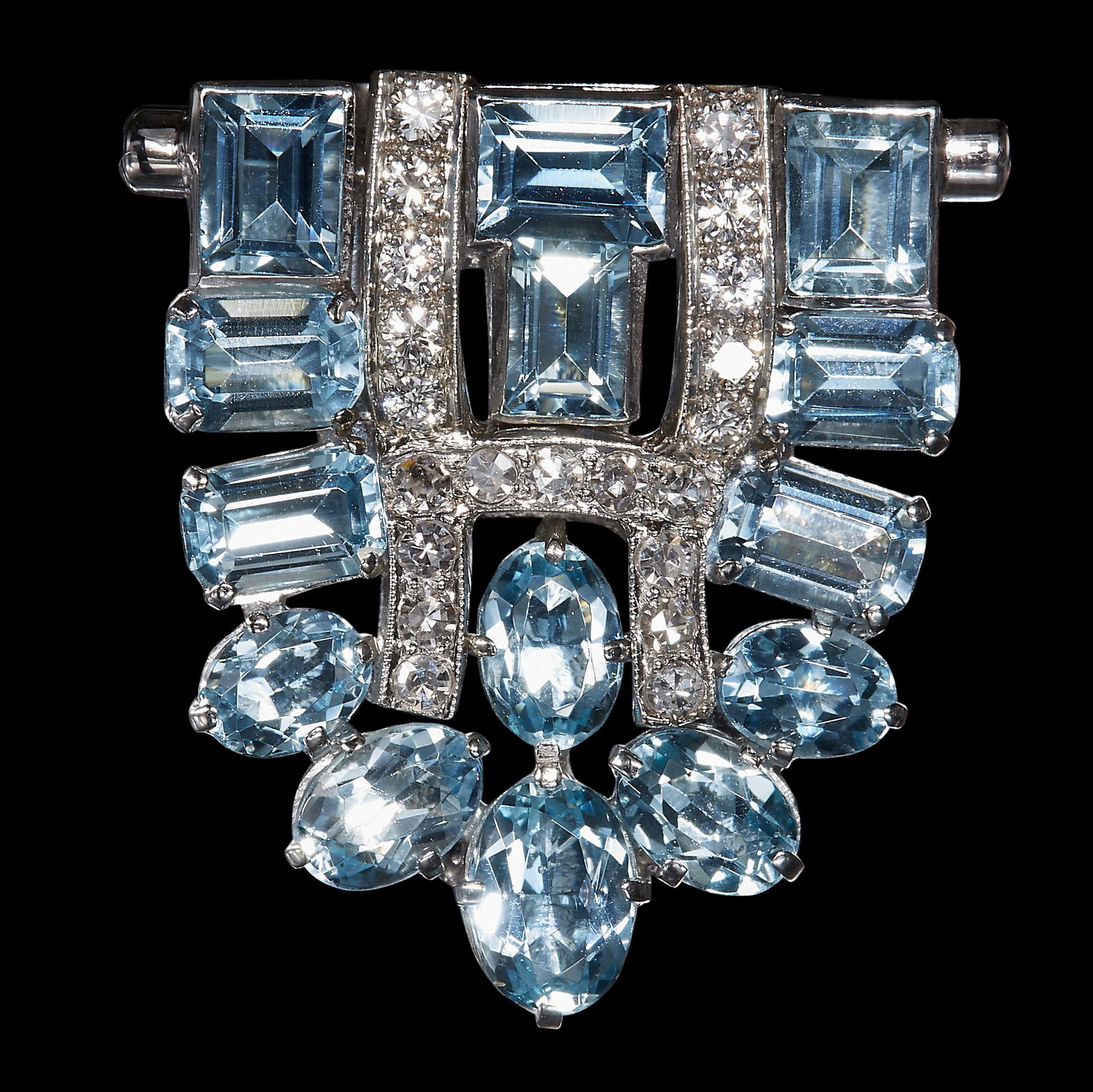 FINE ART DECO AQUAMARINE AND DIAMOND CLIP BROOCH (1 of 2)