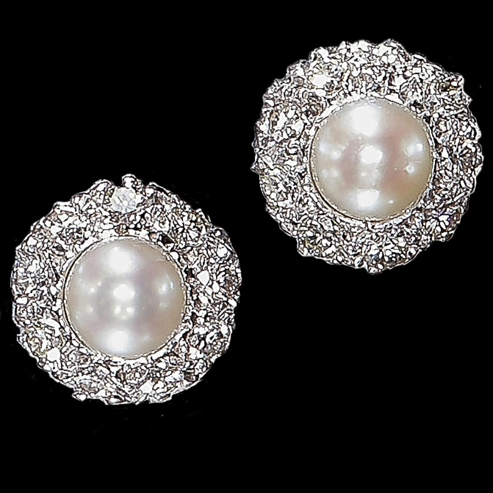A FINE PAIR OF PEARL AND DIAMOND EARRINGS: A FINE PAIR OF PEARL AND DIAMOND EARRINGS, test as 18 white gold. Weight 3.7 gram. Width 1cm.