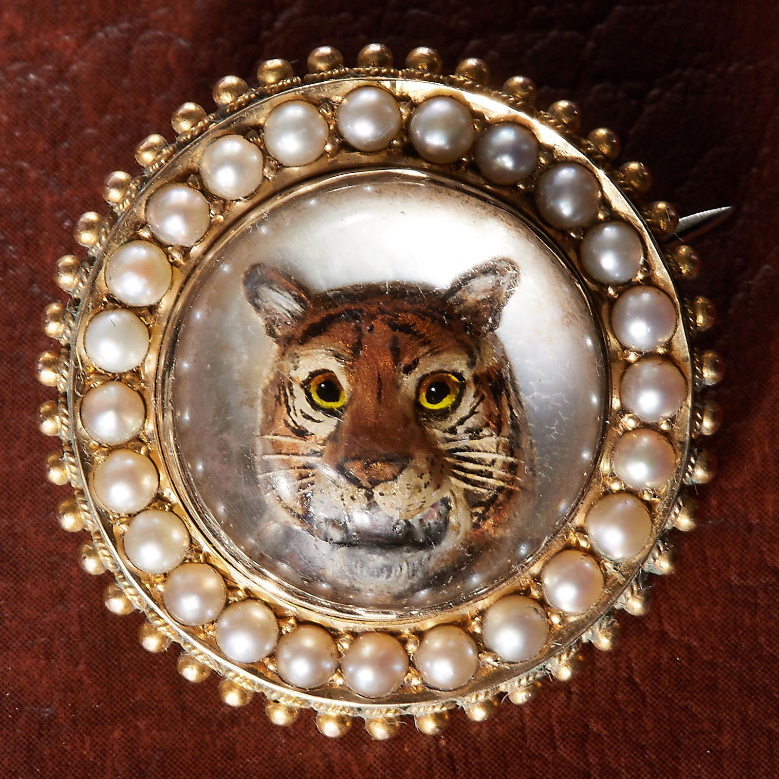 RARE VICTORIAN REVERSE INTAGLIO ESSEX CRYSTAL TIGER BROOCH (1 of 1)