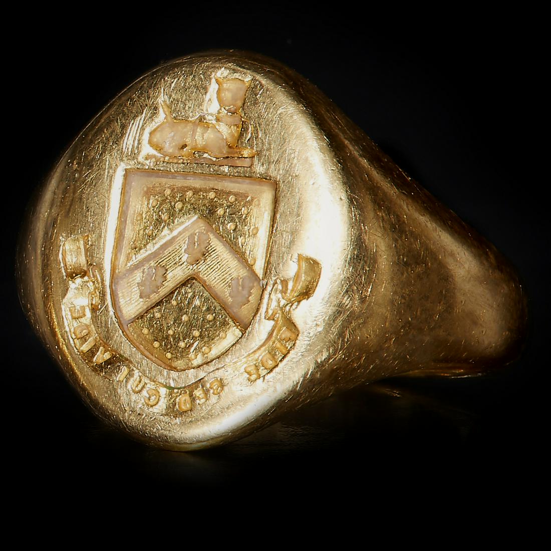 HEAVY 18 CT GOLD SIGNET RING (1 of 1)