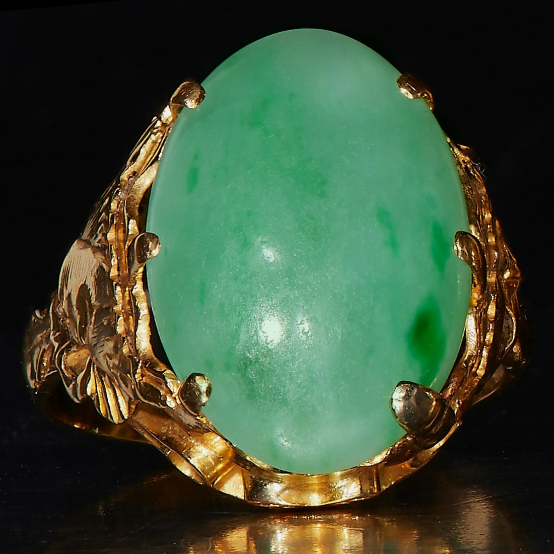 JADE RING, in high carat gold: JADE RING, in high carat gold. Oval cabochon green jade of approx. 18.74 x 12.88 x 5.18 mm. Chinese hallmarks. 7.1 grams.