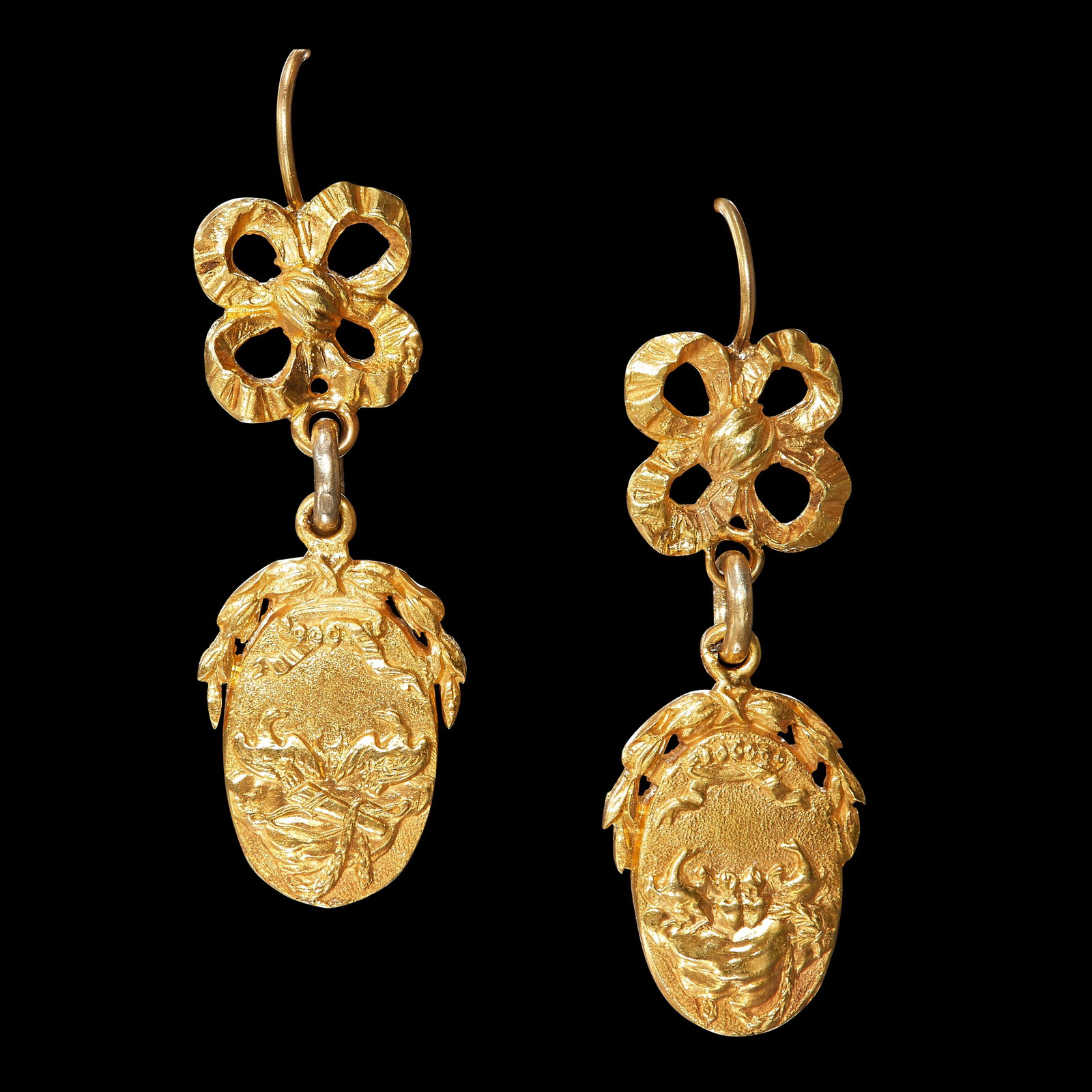 PAIR OF DROP EARRINGS: PAIR OF DROP EARRINGS, in high carat gold. Suspending a relief plaque from the bow top. L. 3.7 cm. 7.4 grams.