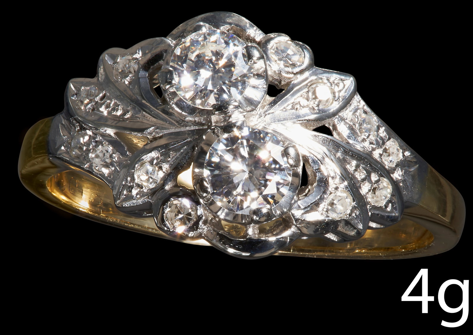 DIAMOND TOI-ET-MOI RING: DIAMOND TOI-ET-MOI RING 18 ct. gold.Diamonds bright and lively. Size M 1/2. 4 grams.Lovely wearable ring in good condition