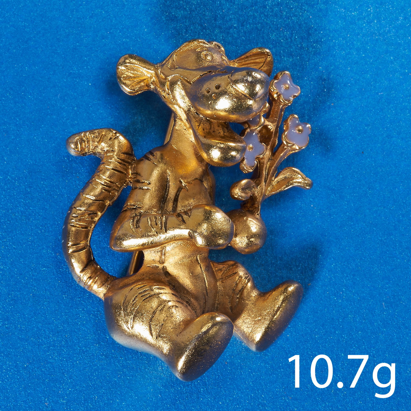 DISNEY, WINNIE THE POOH 'TIGGER' BROOCH.: DISNEY, WINNIE THE POOH 'TIGGER' BROOCH.L. 3.2 cm.10.7 grams.