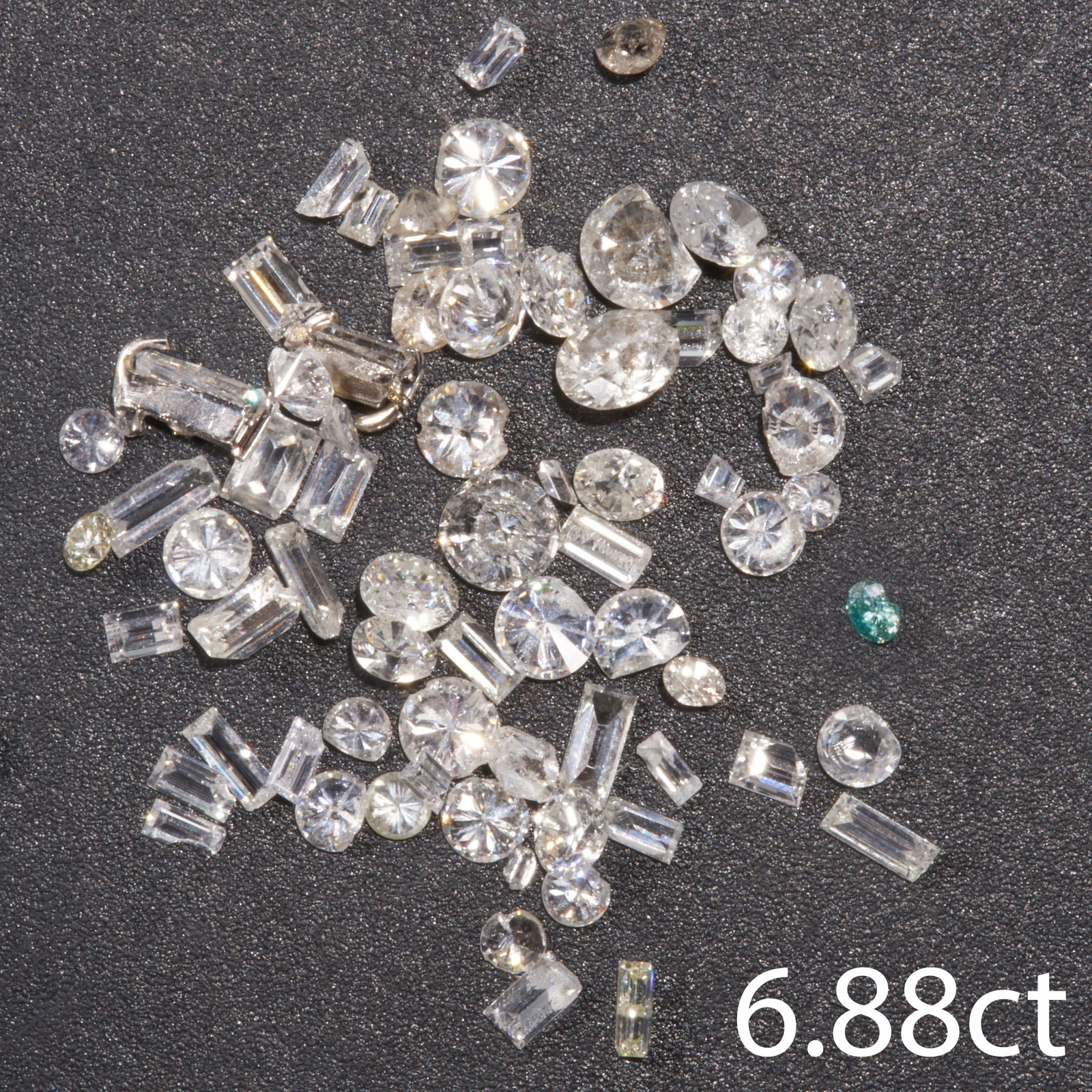 MIXED LOT OF CUT DIAMONDS: MIXED LOT OF CUT DIAMONDS, totalling approx. 6.88 ct. mainly chipped stones.
