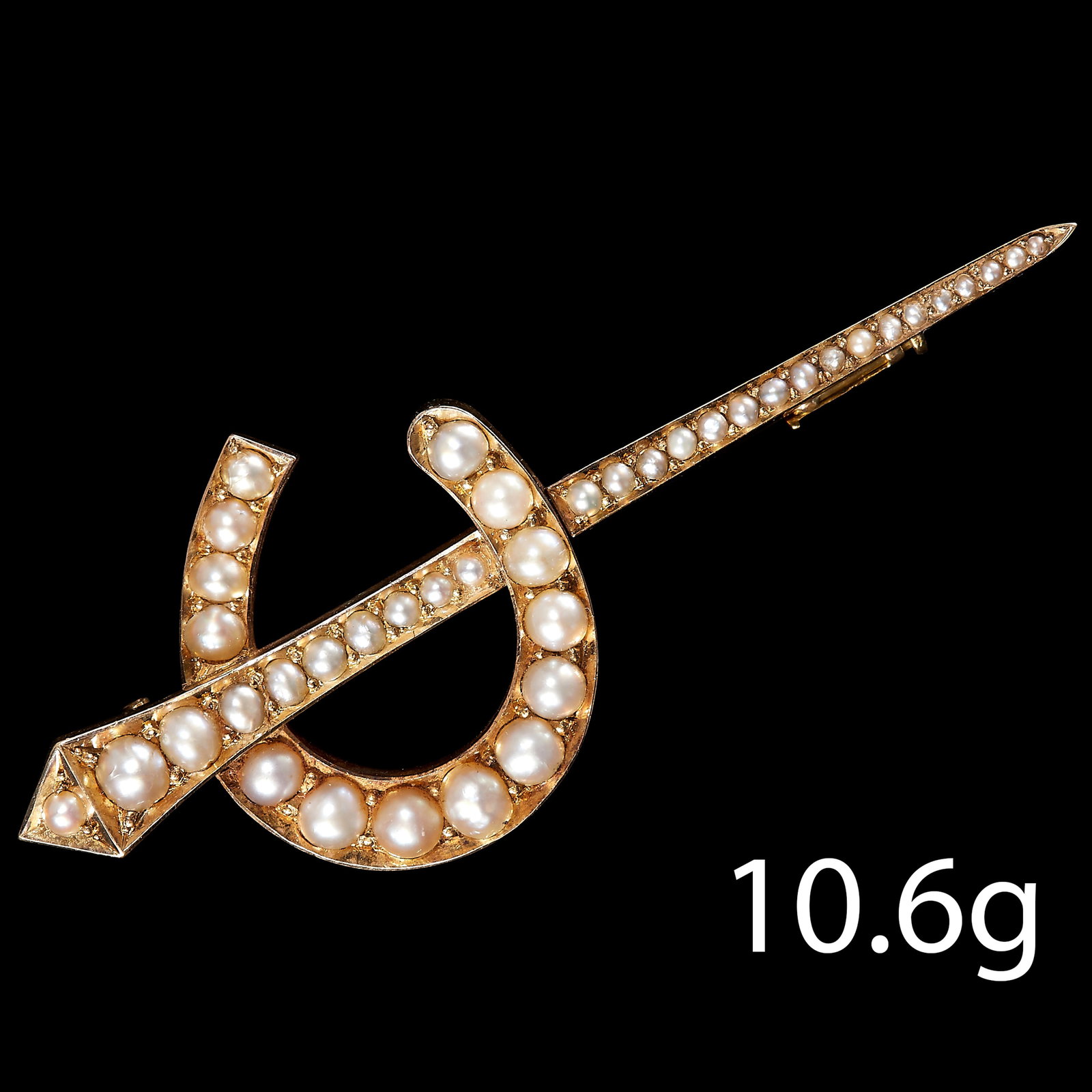 VICTORIAN GOLD AND PEARL BROOCH: VICTORIAN GOLD AND PEARL BROOCH. High carat gold.Pearls well matched (untested, believed to be natural).L 6.2 cm. 10.6 grams.Fine brooch, good condition.