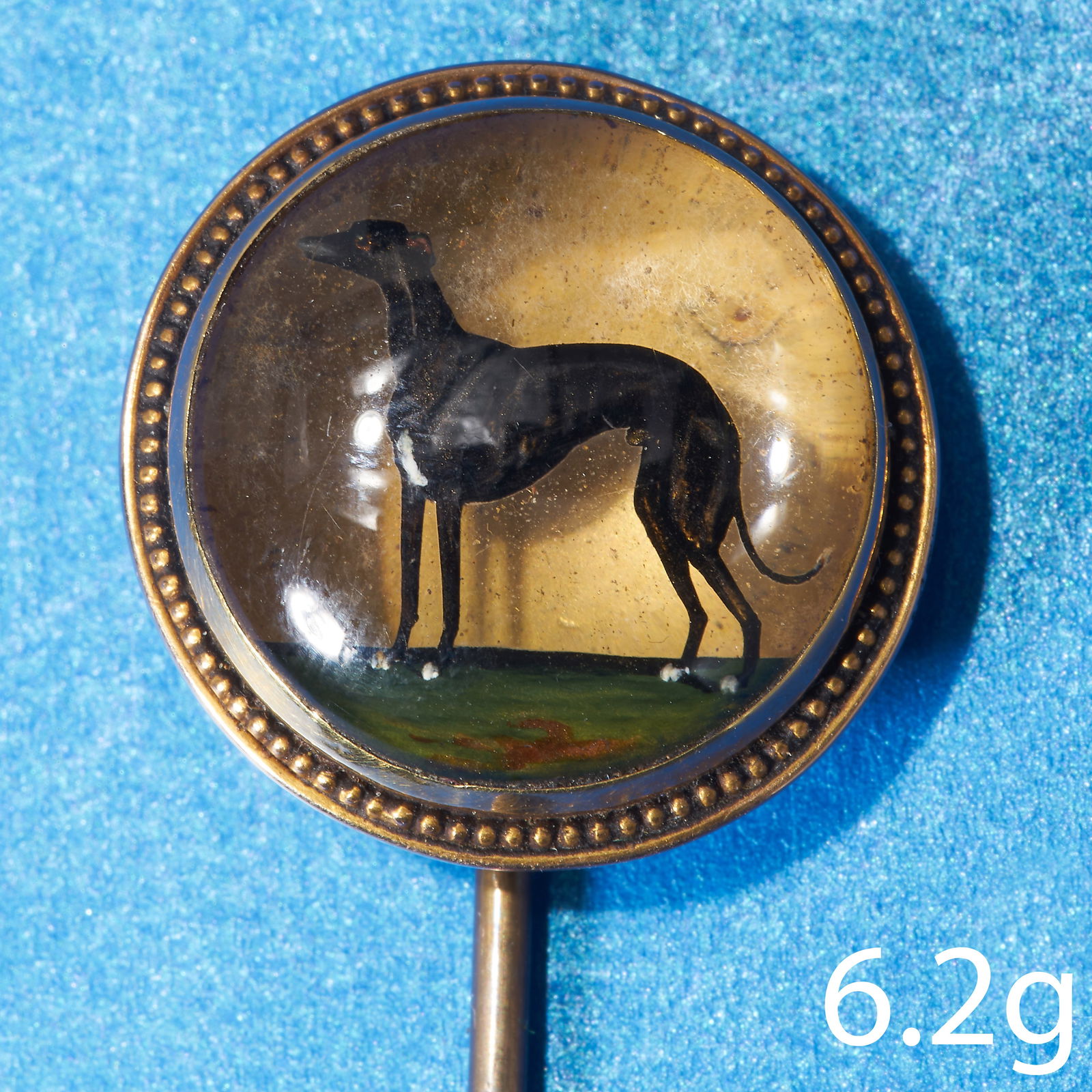 ANTIQUE REVERSE INTAGLIO ESSEX CRYSTAL DOG STICK PIN (1 of 1)