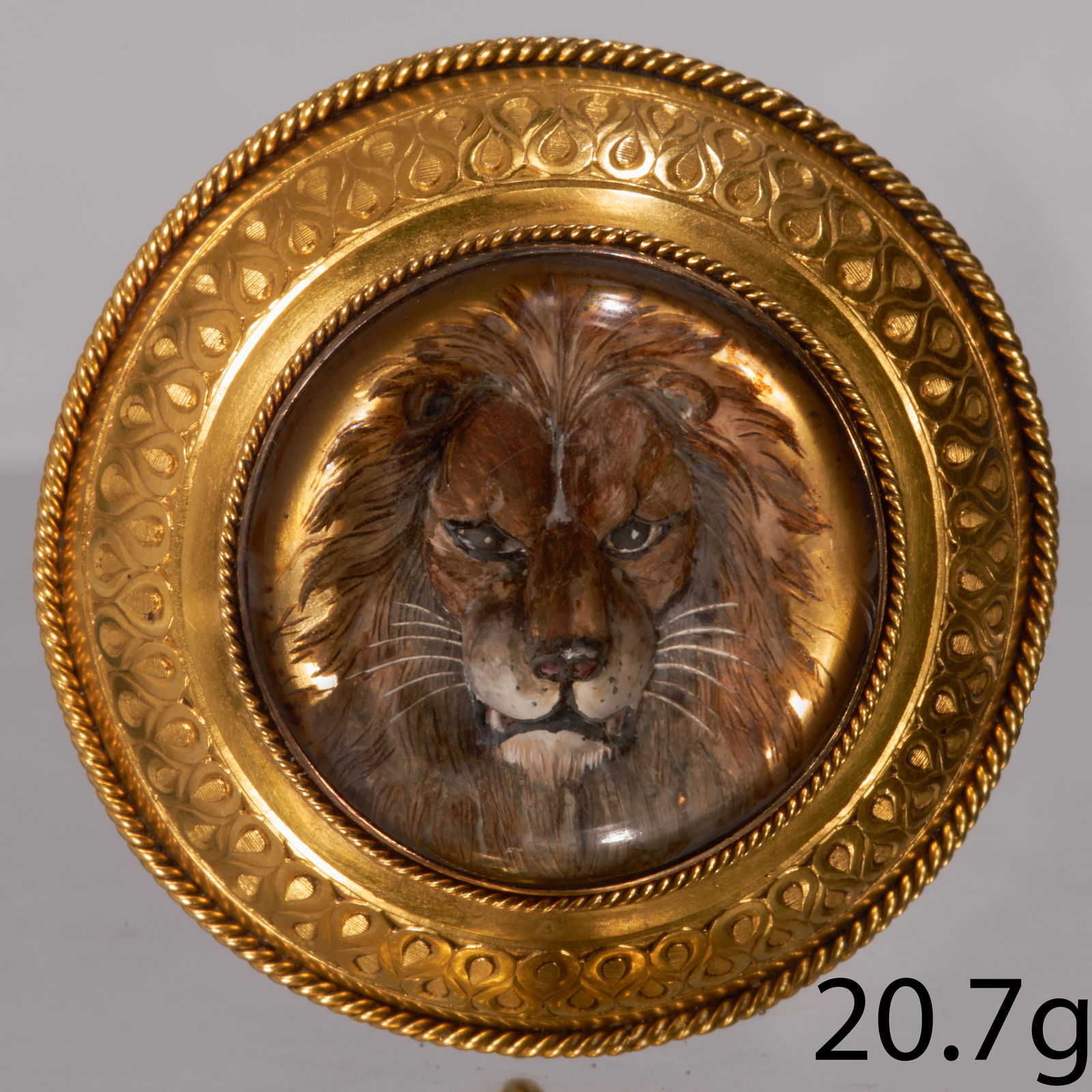 UNUSUAL AND RARE LION ESSEX CRYSTAL BROOCH/PENDANT (1 of 1)