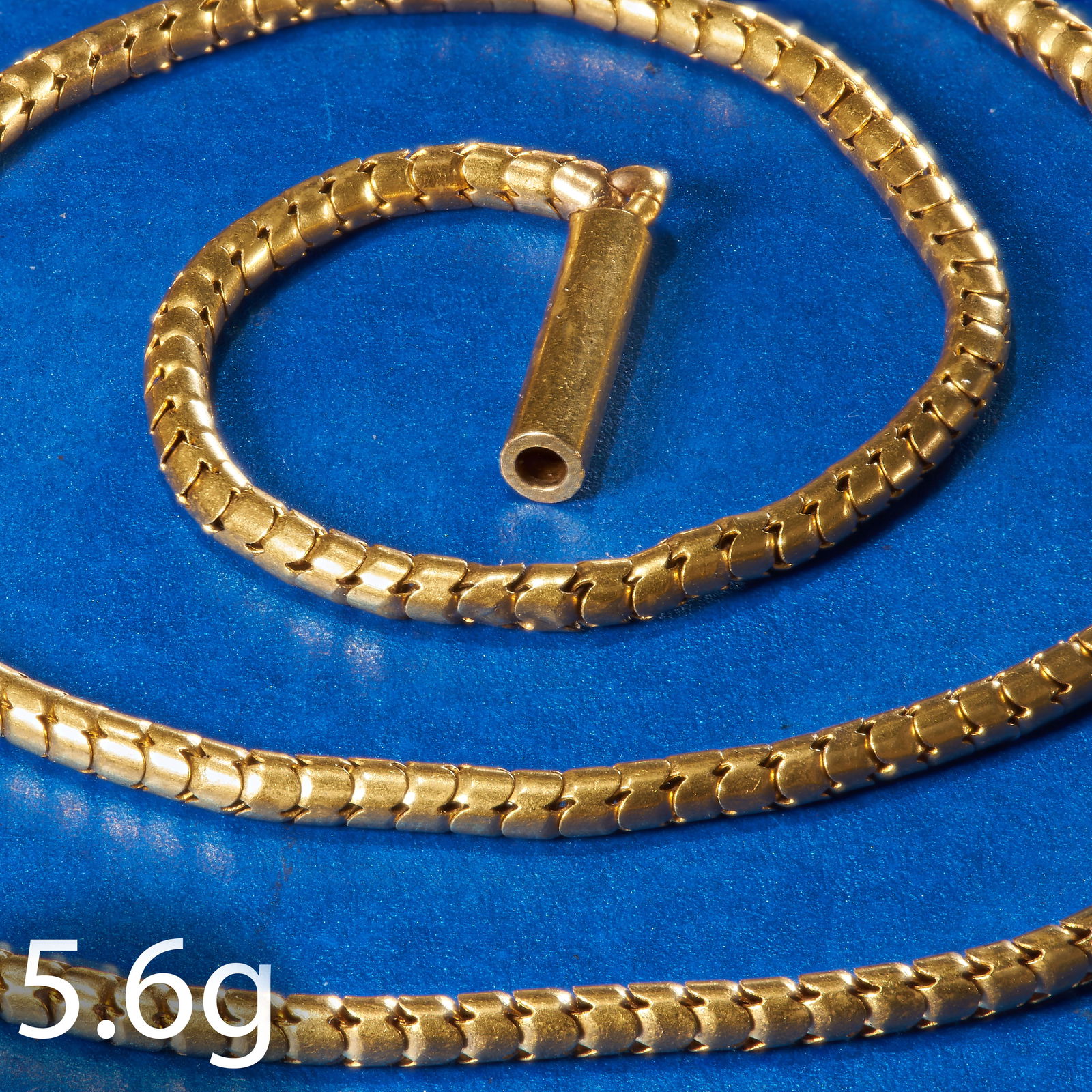 GOLD CHAIN NECKLACE (1 of 2)