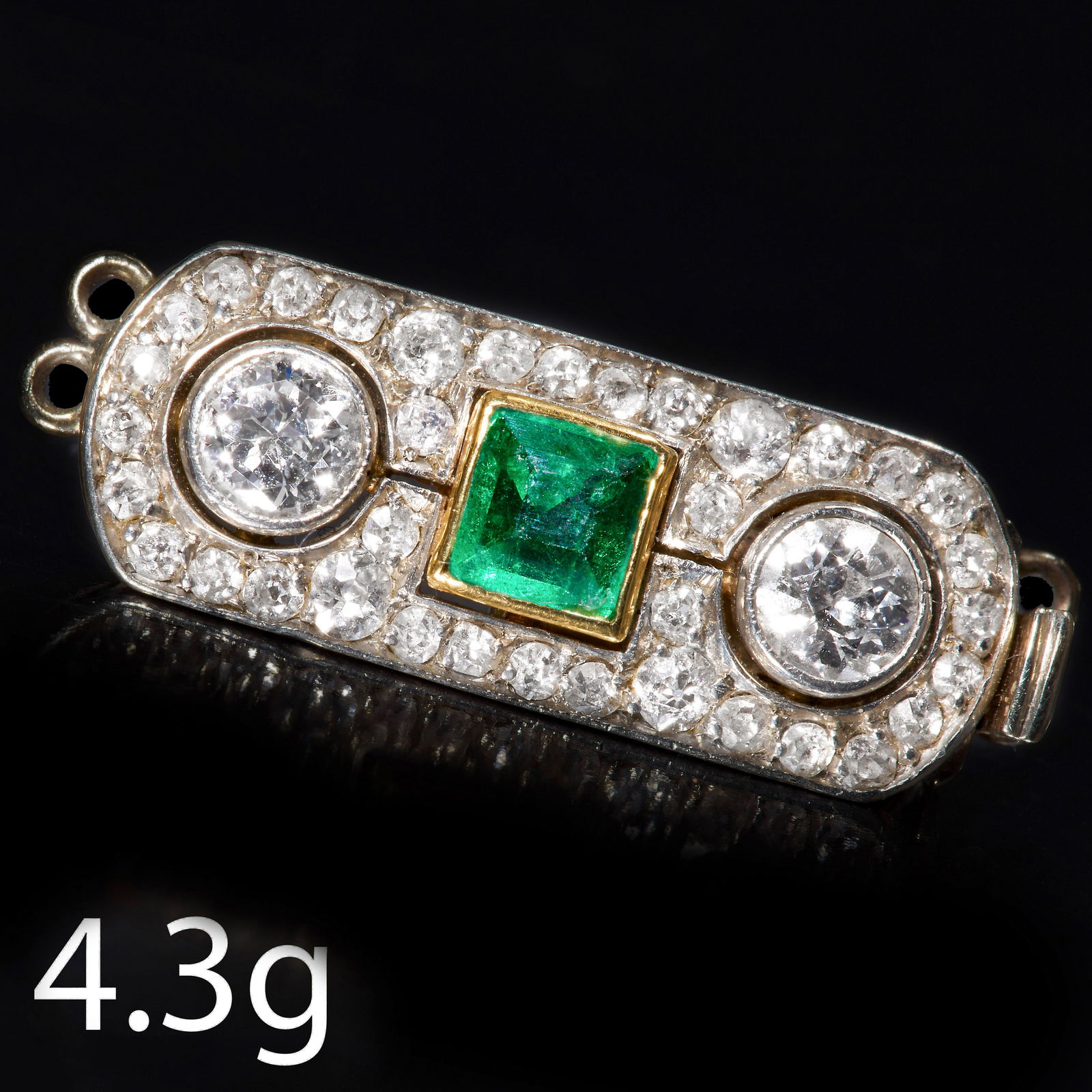 ART DECO EMERALD AND DIAMOMD CLASP: ART DECO EMERALD AND DIAMOMD CLASPHigh carat gold and platinum.Set with vibrant emerald and bright and lively diamonds.W: 2.55 cm4.3 gram.