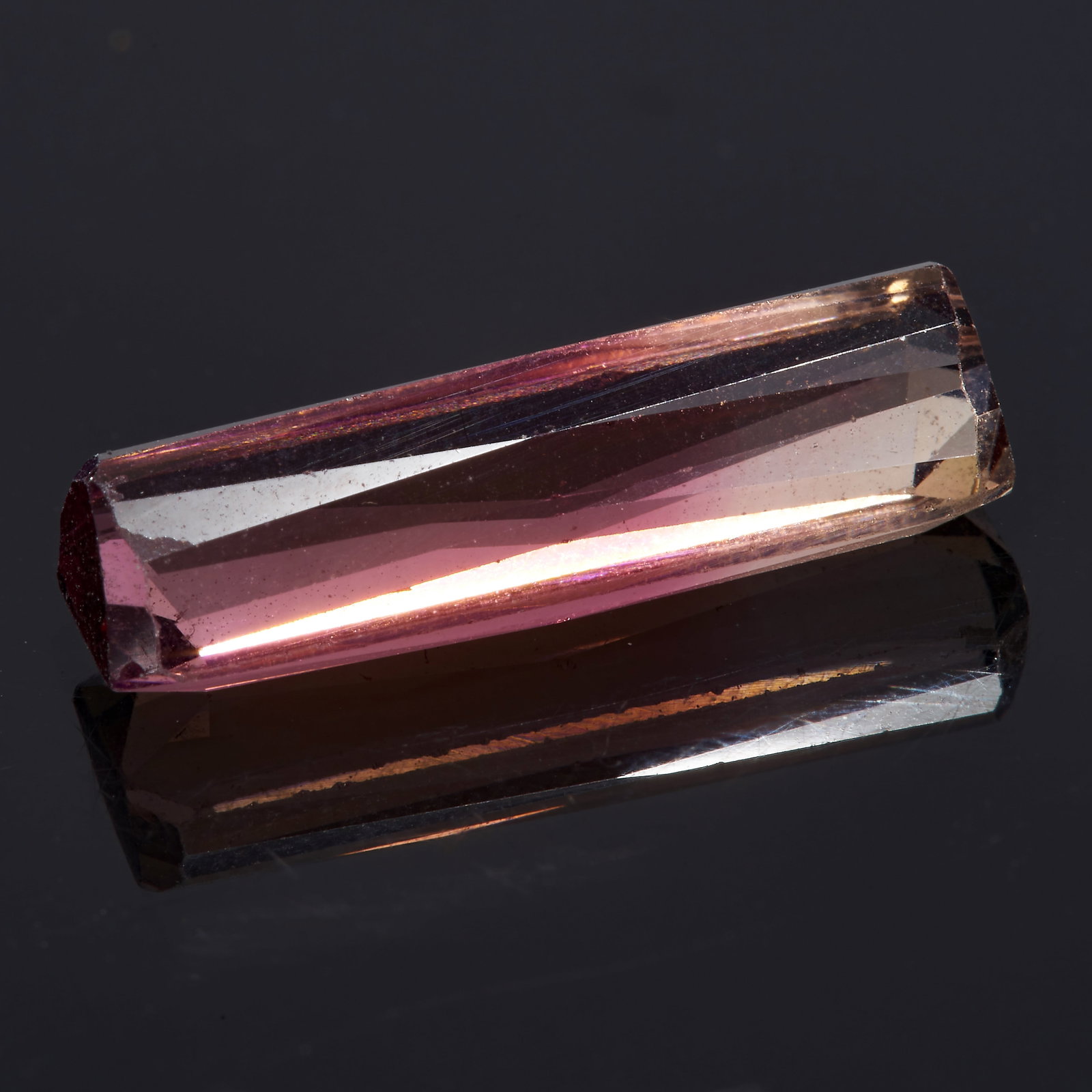 LOOSE CUT WATERMELON TOURMALINE: LOOSE CUT WATERMELON TOURMALINE,of approx. 5.71 ct.