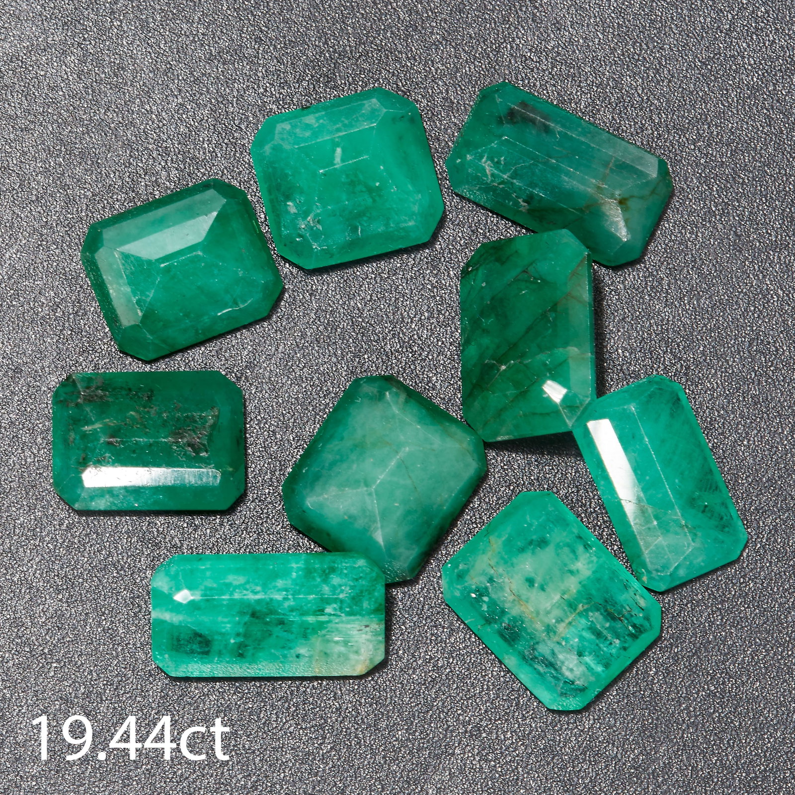 LOT OF MIXED CUT EMERALDS: LOT OF MIXED CUT EMERALDS,totalling approx. 19.44 CT.