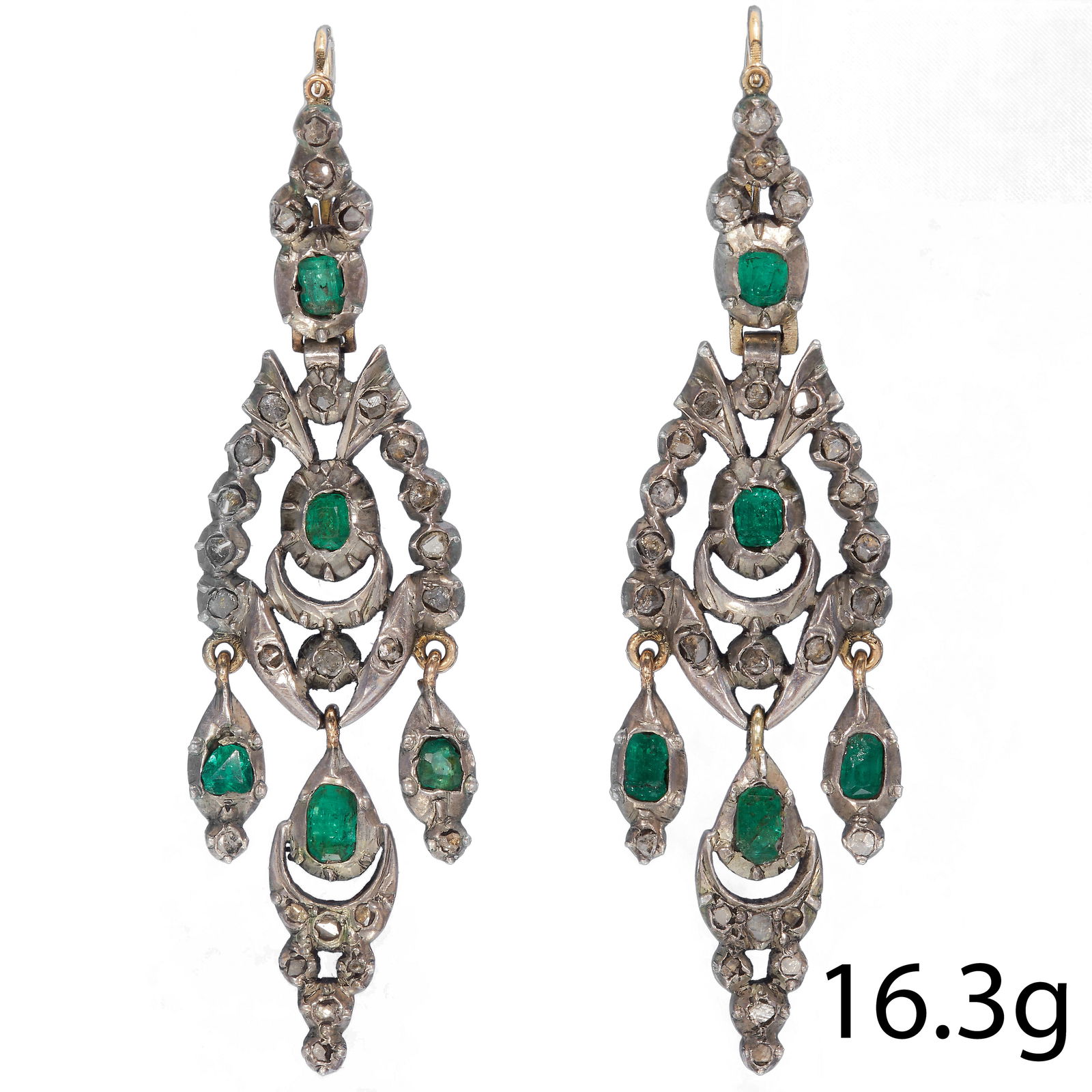 PAIR OF ANTIQUE EMERALD AND DIAMOND EARRINGS: PAIR OF ANTIQUE EMERALD AND DIAMOND EARRINGS,16.3 grams.Fine articulated.Vibrant emeralds.Diamonds bright and lively.L. 6.4 cm.