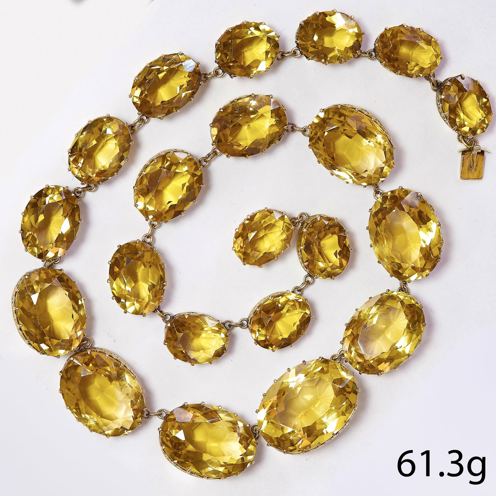 ANTIQUE GOLD CITRINE RIVIERE NECKLACE: ANTIQUE GOLD CITRINE RIVIERE NECKLACE.61.3 grams Rich and vibrant graduated citrine,largest approx. 23 x 16.8 x 11.6 mm.L 40 cm.