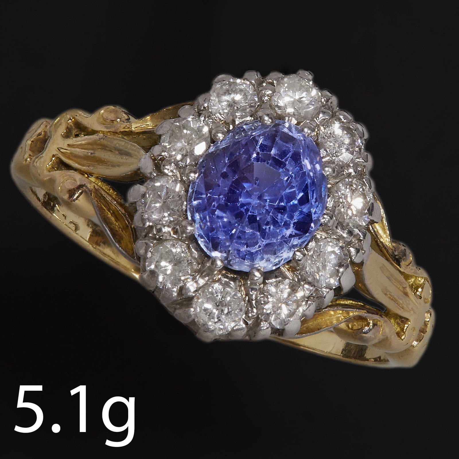 SAPPHIRE AND DIAMOND CLUSTER RING: SAPPHIRE AND DIAMOND CLUSTER RING,5.1 grams, high carat gold.Vibrant sapphire of approx. 1.80 ct.Diamonds bright and lively.Size P 1/2.
