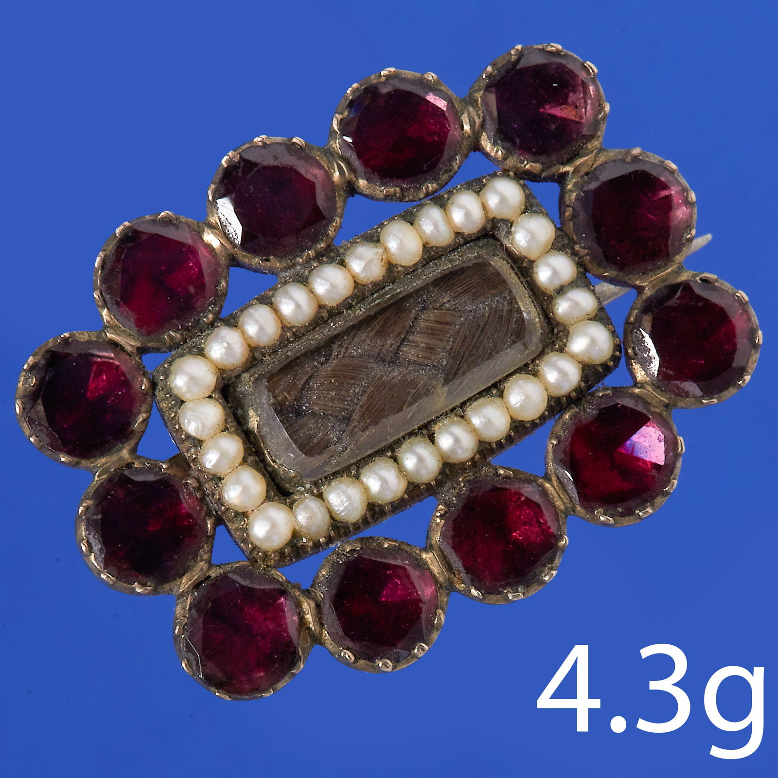 ANTIQUE GARNET AND PEARL BROOCH: ANTIQUE GARNET AND PEARL BROOCH,4.3 grams.W. 2.9 cm.
