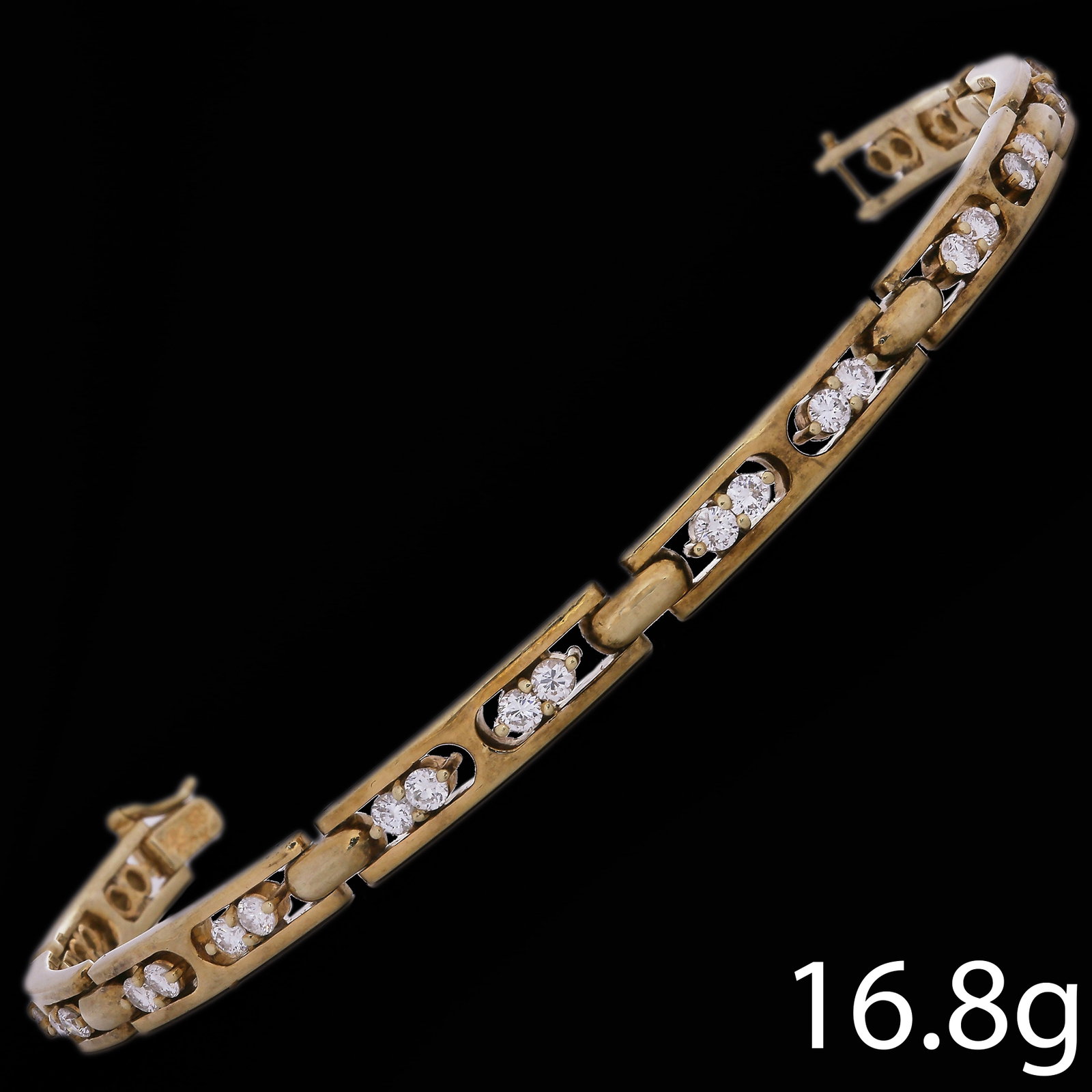 DIAMOND BRACELET: DIAMOND BRACELET,16.8 grams, 14 ct. gold.Diamonds bright and lively, totalling approx. 1.60 ct.L. 17 cm.