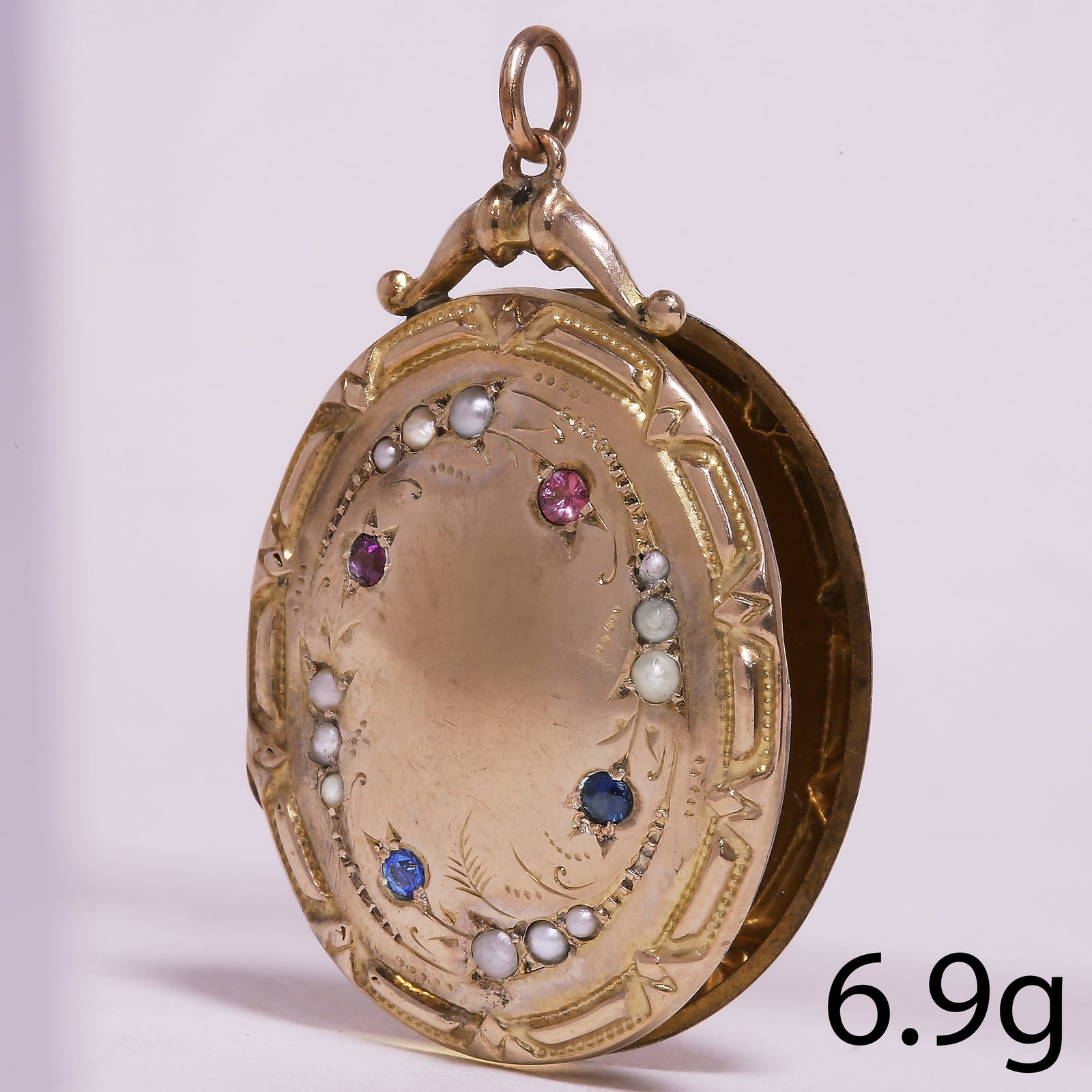 ANTIQUE RUBY SAPPHIRE AND PEARL GOLD LOCKET PENDANT: ANTIQUE RUBY SAPPHIRE AND PEARL GOLD LOCKET PENDANT,6.9 grams.L. 4.5 cm.