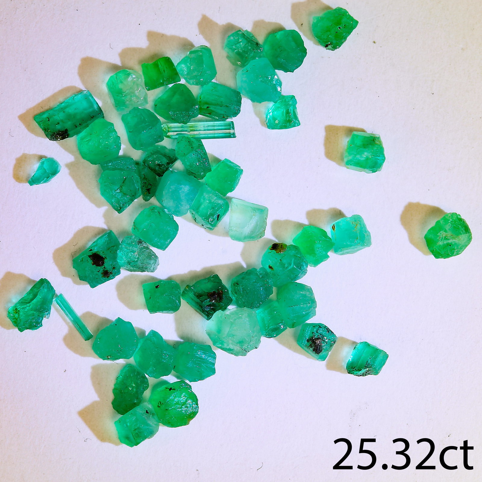 LOT OF LOOSE EMERALD, APPROX. 25.32 CT. (1 of 1)
