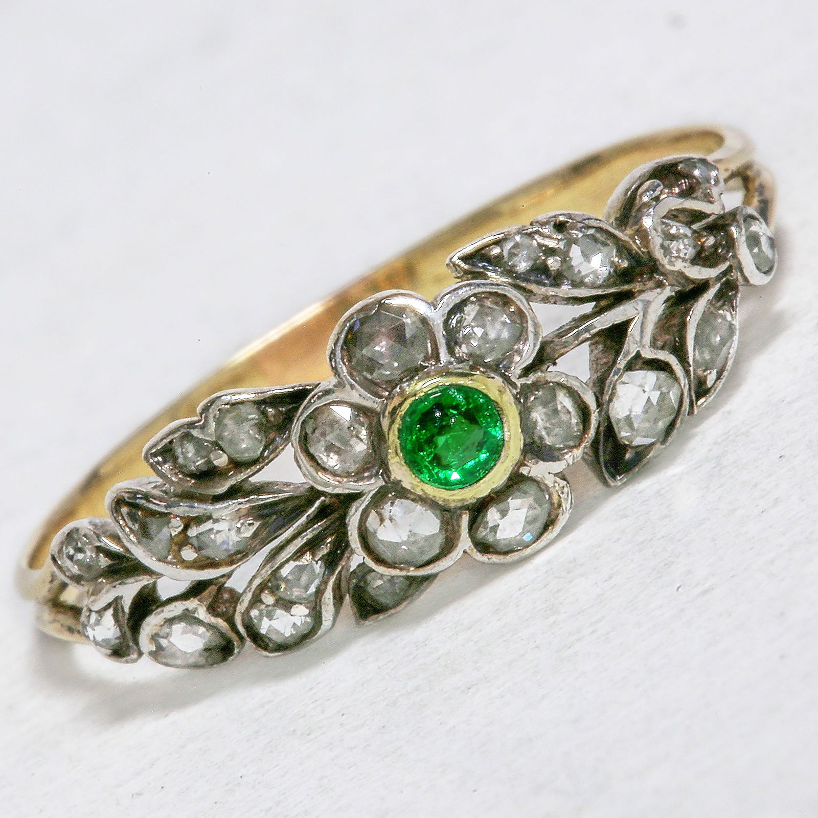 ANTIQUE GOLD EMERALD AND DIAMOND RING (1 of 1)
