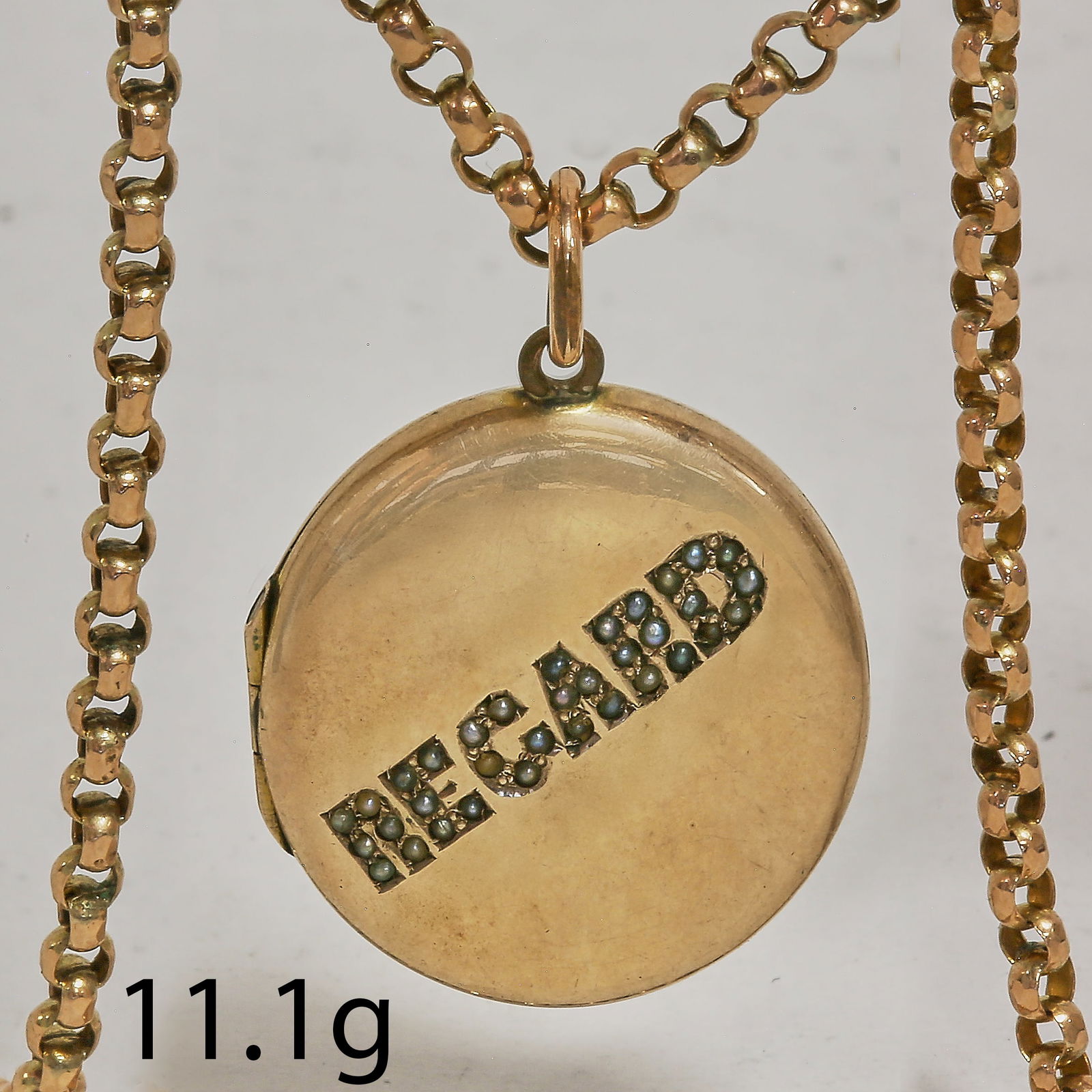 ANTIQUE GOLD 'REGARD' LOCKET PENDANT NECKLACE (1 of 1)