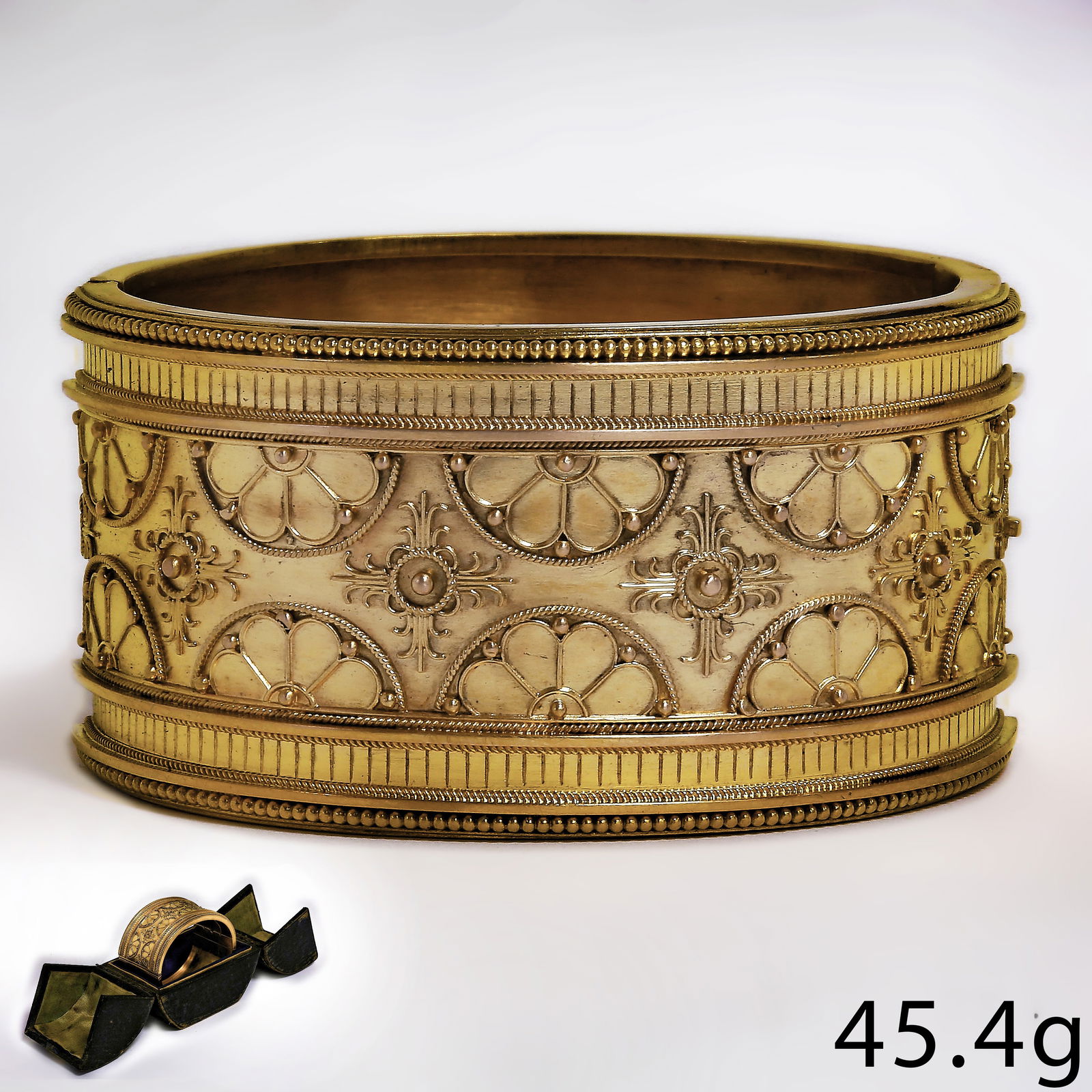 FANTASTIC ETRUSCAN REVIVAL GOLD BANGLE (1 of 2)