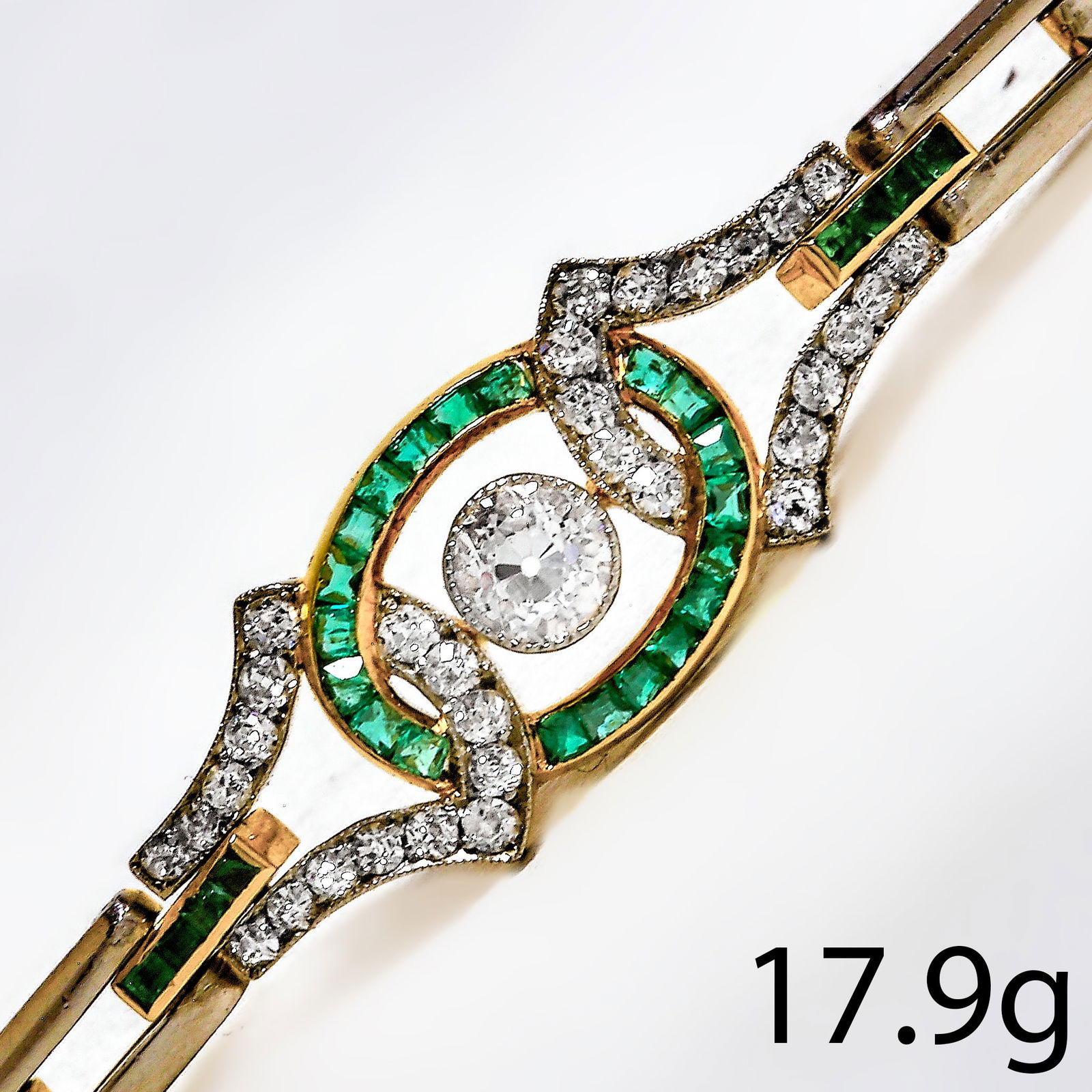 ELEGANT ART DECO DIAMOND AND EMERALD BRACELET: ELEGANT ART DECO DIAMOND AND EMERALD BRACELET 17.9 grams platinum and gold vibrant matching emeralds bright lively diamonds in great condition L 18.5 cm