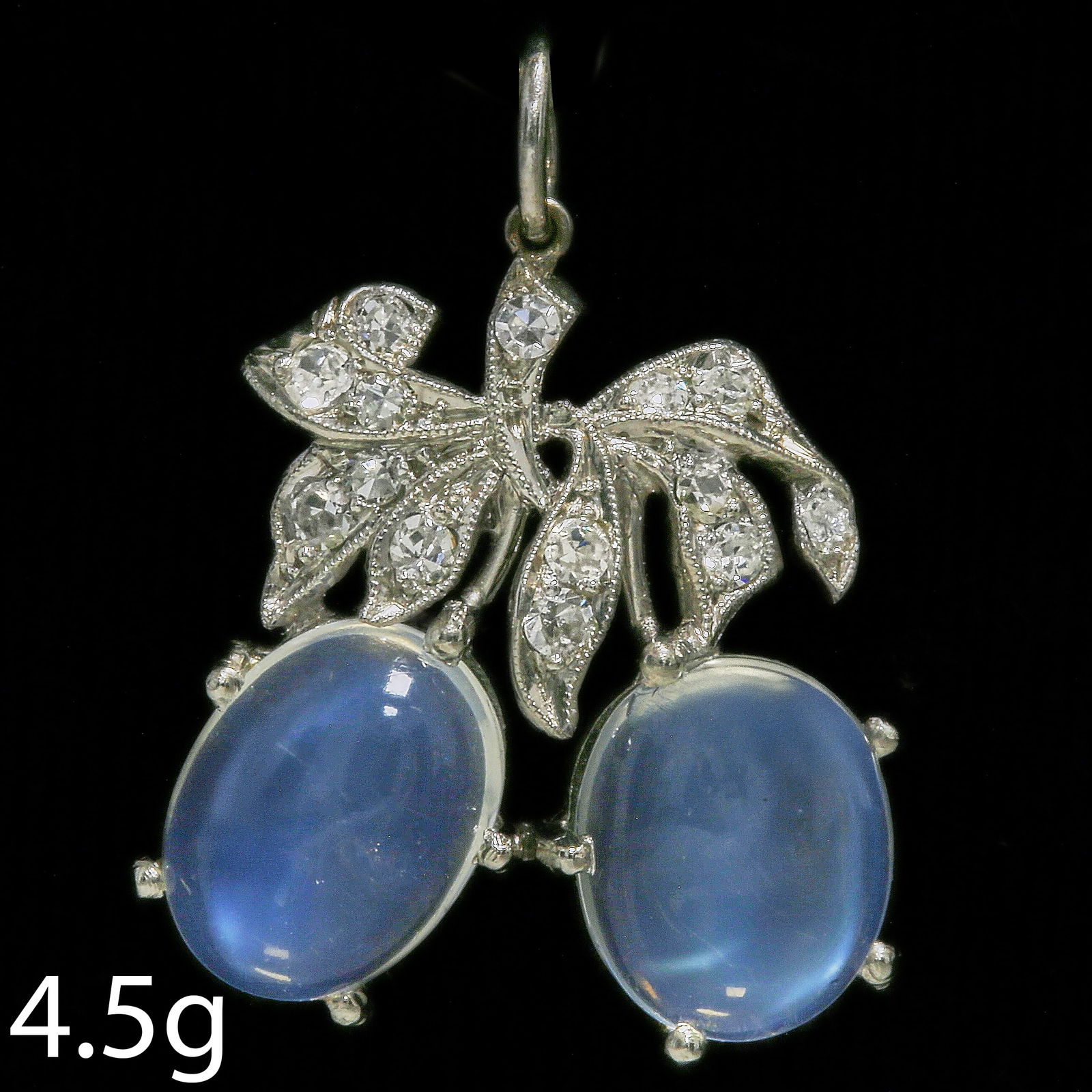 MOONSTONE AND DIAMOND PENDANT: MOONSTONE AND DIAMOND PENDANT,4,5 grams, testing high carat gold.Rich and vibrant moonstones with nice blue shiller.Diamonds bright and lively.L. 2.2 cm.